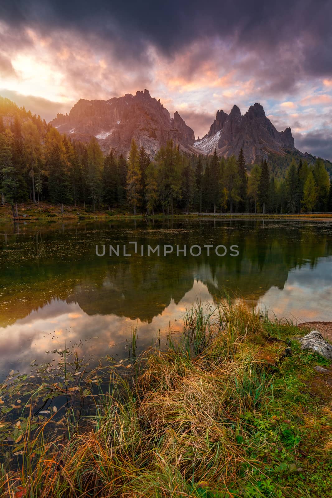 Lake Antorno (Lago di Antorno) located in Dolomites area, Belluno Province, Italy. Lake Antorno, Three Peaks of Lavaredo, Lake Antorno and Tre Cime di Lavaredo, Dolomites, Italy.