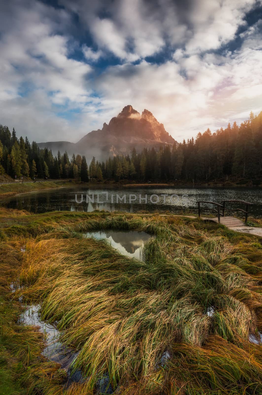 Lake Antorno (Lago di Antorno) located in Dolomites area, Belluno Province, Italy. Lake Antorno, Three Peaks of Lavaredo, Lake Antorno and Tre Cime di Lavaredo, Dolomites, Italy.