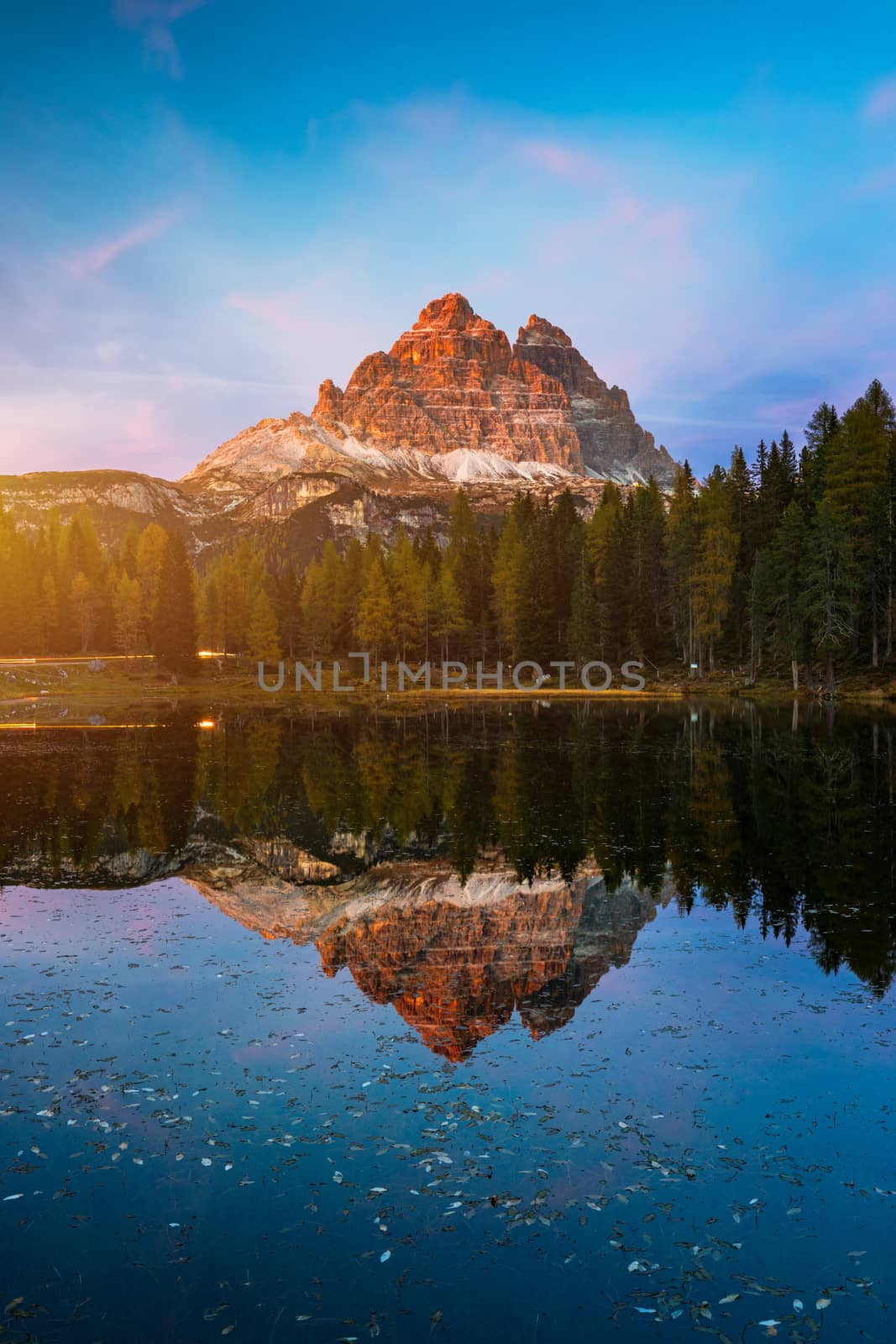 Lake Antorno (Lago di Antorno) located in Dolomites area, Belluno Province, Italy. Lake Antorno, Three Peaks of Lavaredo, Lake Antorno and Tre Cime di Lavaredo, Dolomites, Italy.