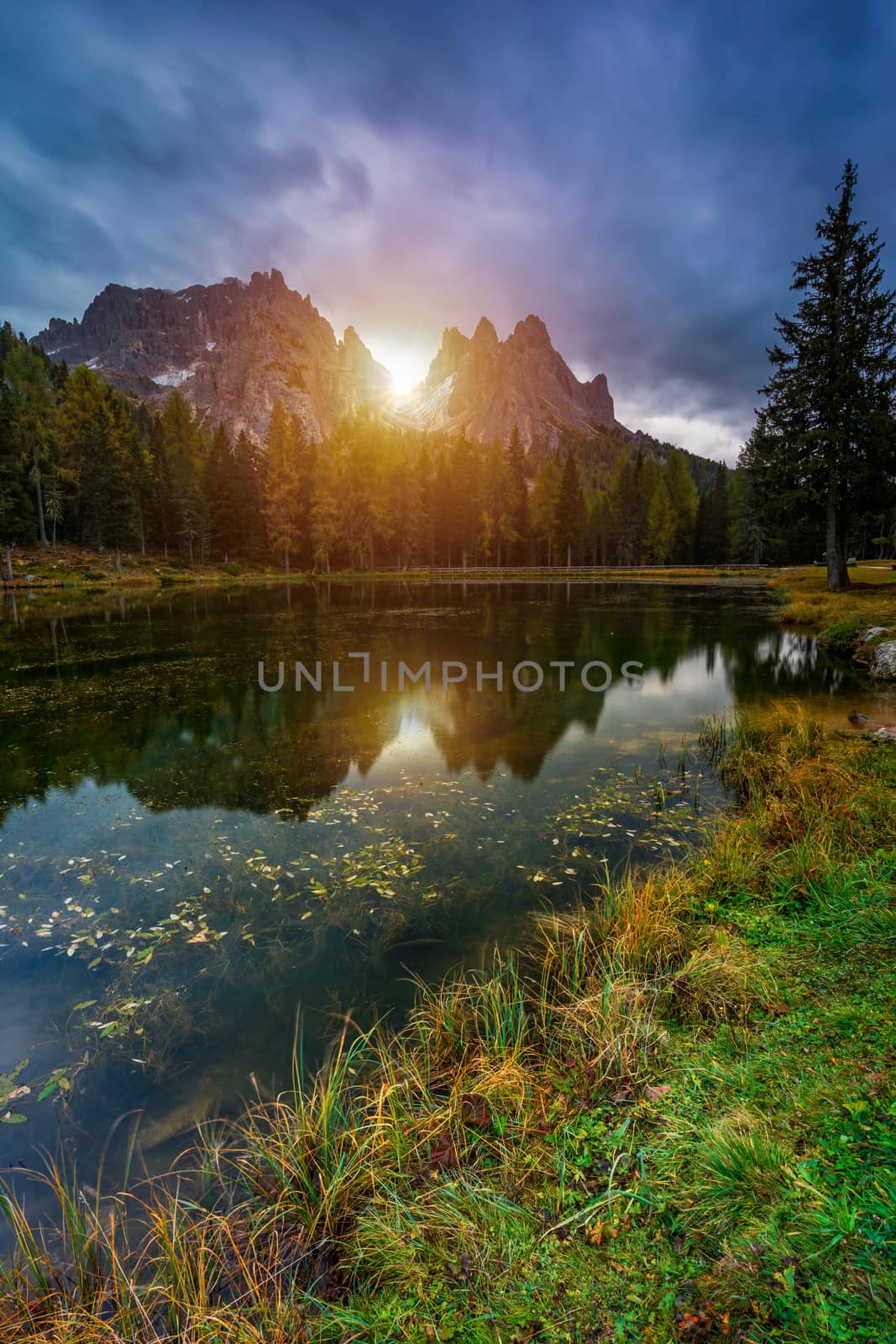 Lake Antorno (Lago di Antorno) located in Dolomites area, Belluno Province, Italy. Lake Antorno, Three Peaks of Lavaredo, Lake Antorno and Tre Cime di Lavaredo, Dolomites, Italy.