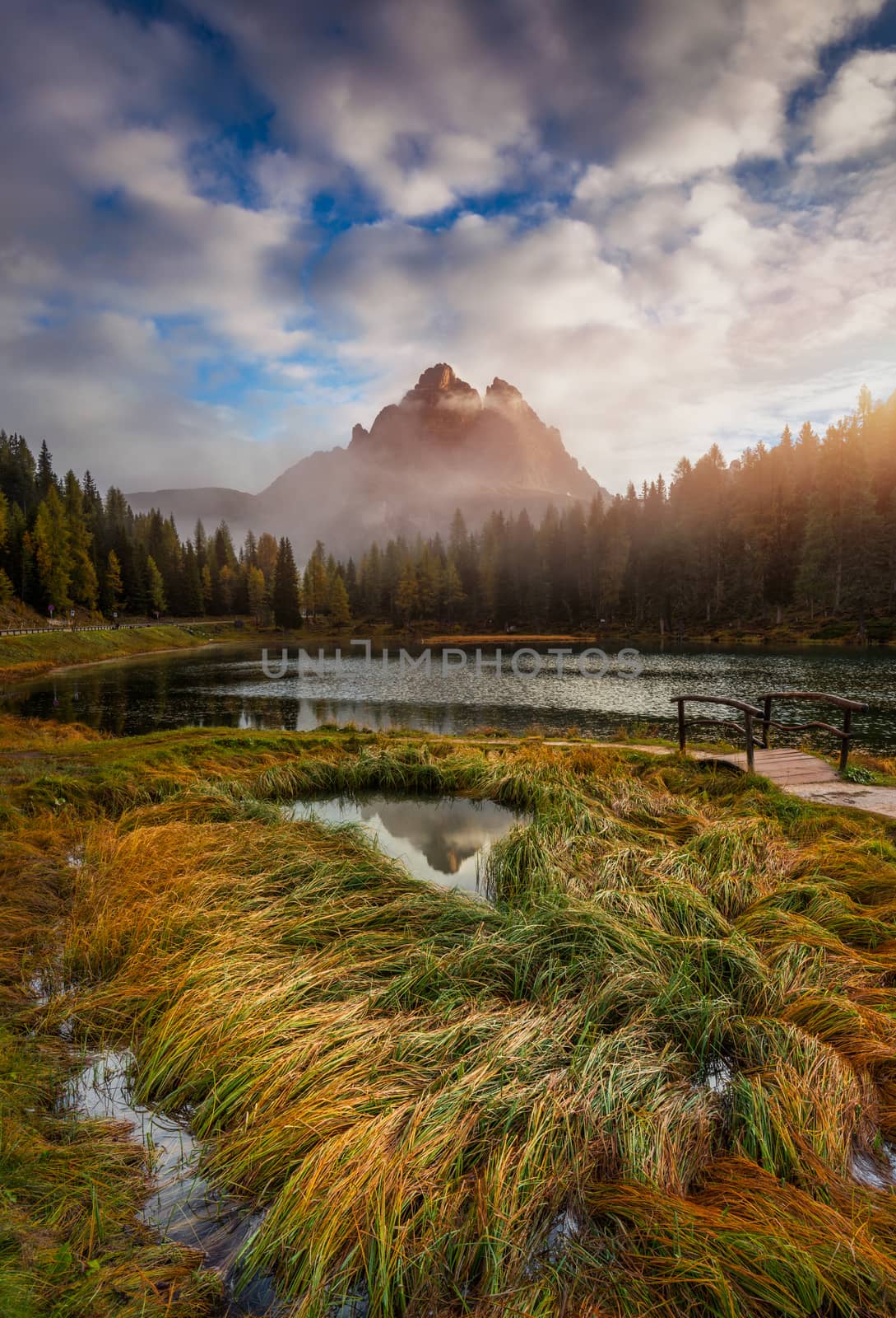 Lake Antorno (Lago di Antorno) located in Dolomites area, Belluno Province, Italy. Lake Antorno, Three Peaks of Lavaredo, Lake Antorno and Tre Cime di Lavaredo, Dolomites, Italy.