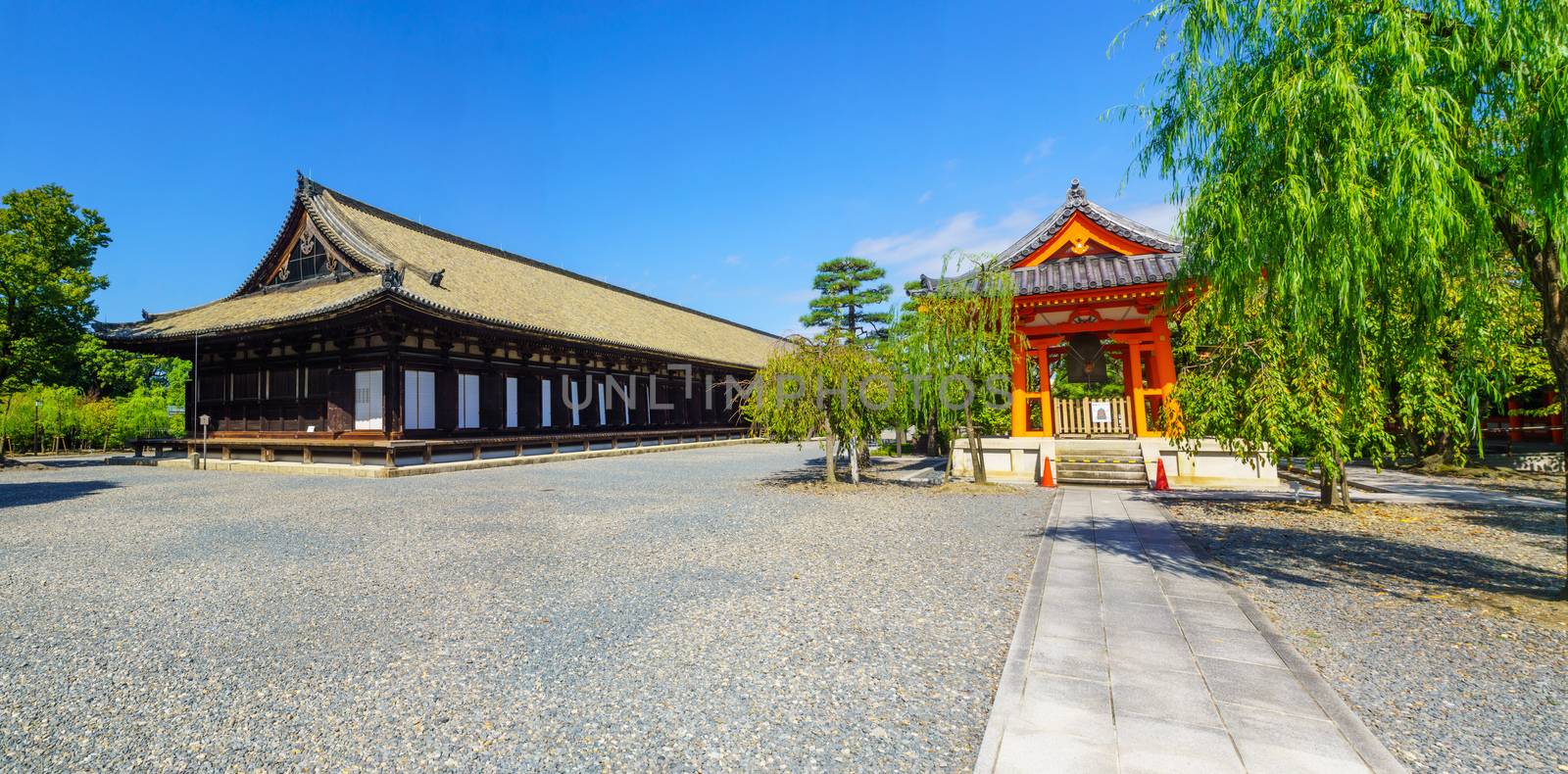 Sanjusangen-do Temple, in Kyoto by RnDmS
