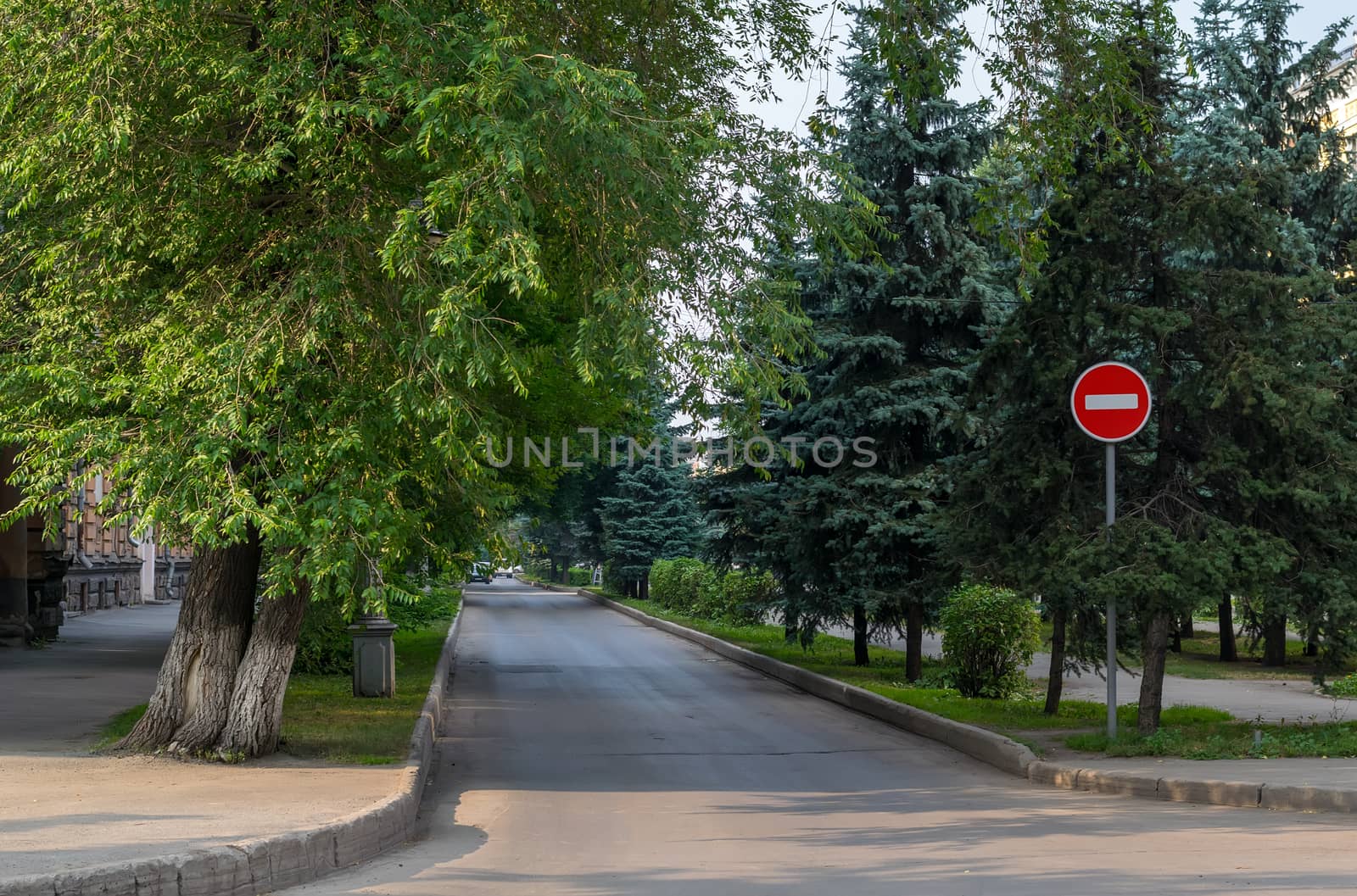 Alley, residential area. Stop, passage is prohibited