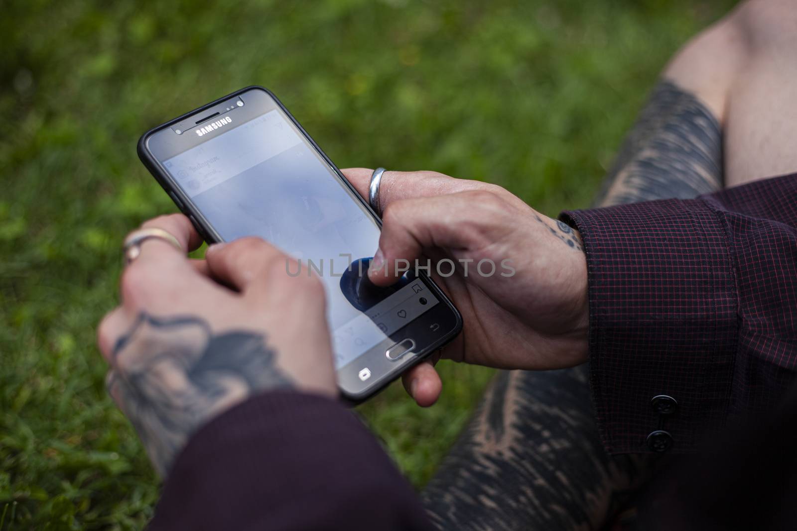 Hands hold smartphone by pippocarlot