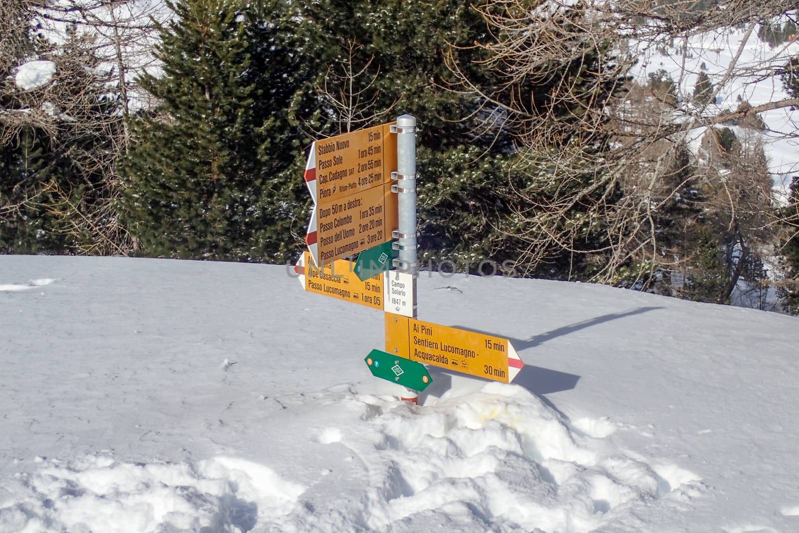 Casaccia, Switzerland: Indication signs for paths, Lareccio canals and Colombe pass