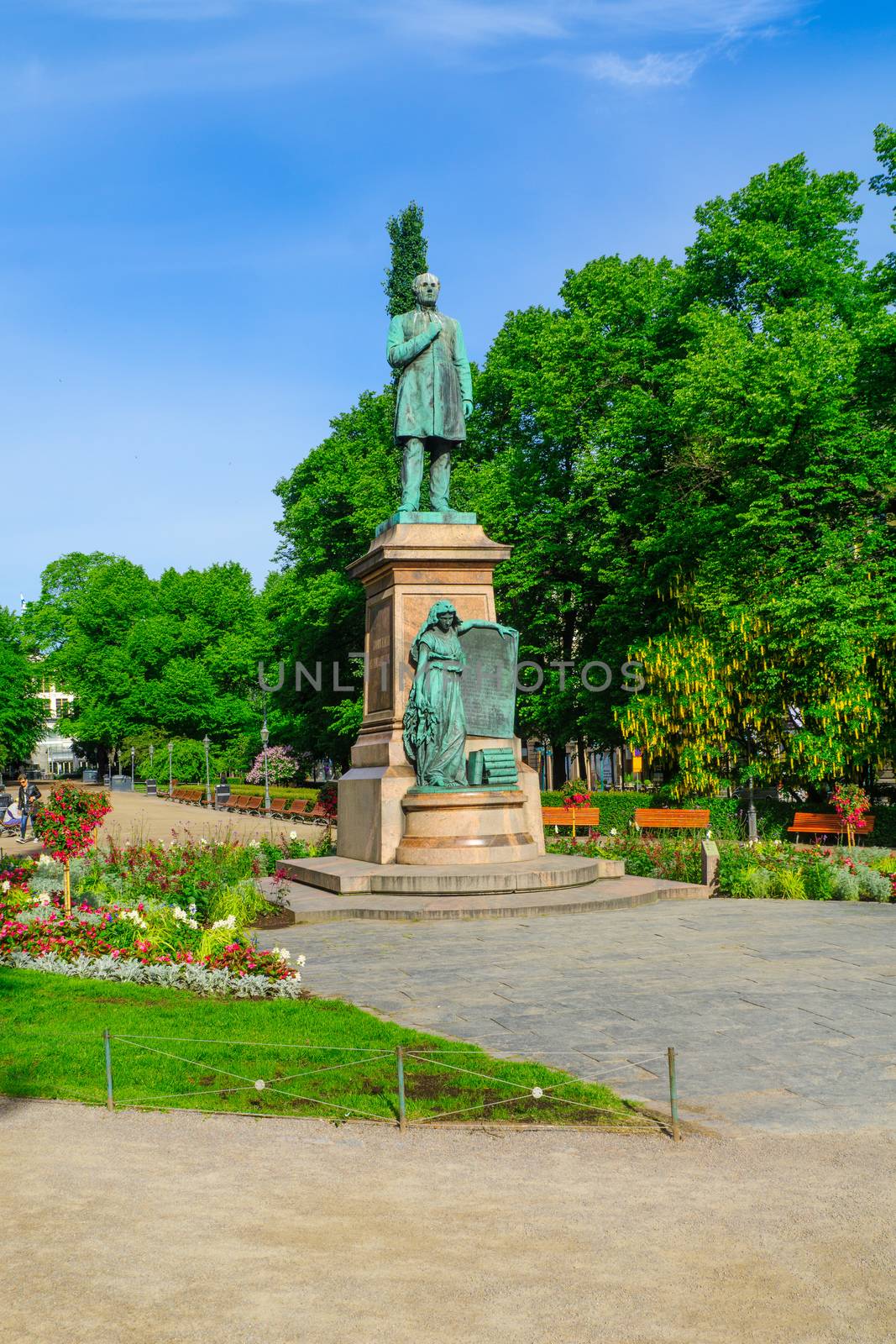 Esplanade Park and the Runeberg Statue, in Helsinki by RnDmS