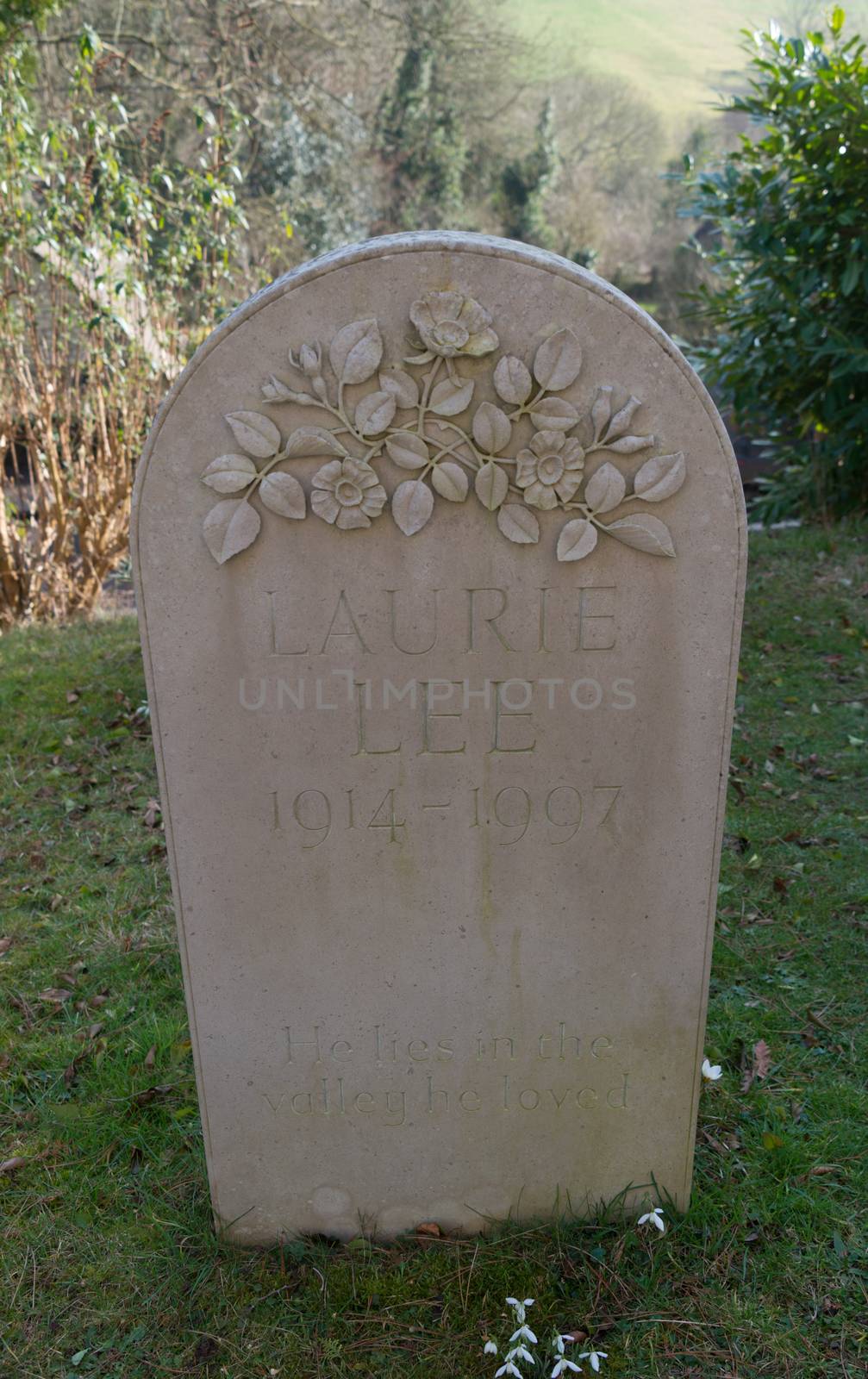 Gravestone of Laurie Lee by TimAwe