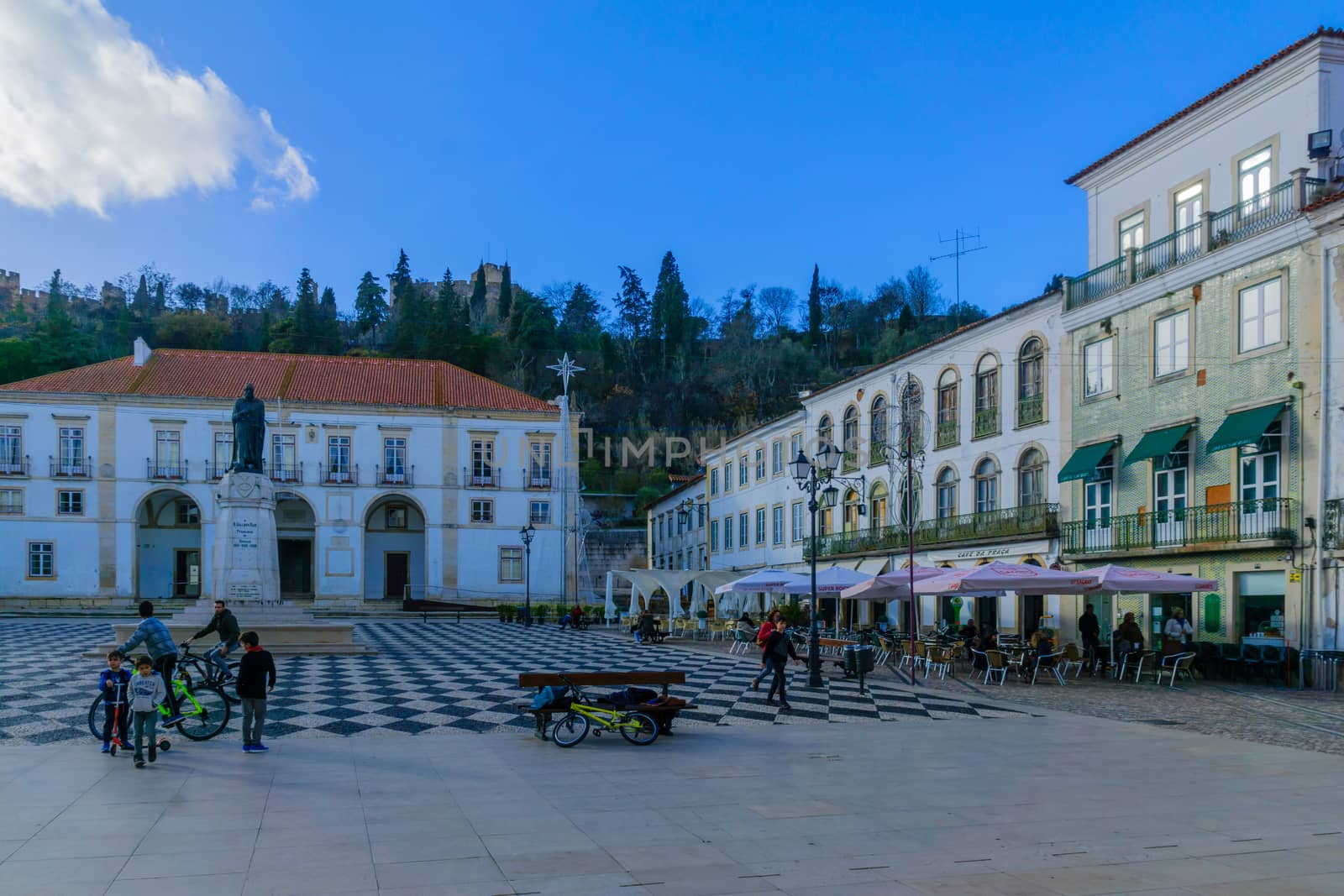 TOMAR, PORTUGAL - DECEMBER 27, 2017: Scene of the main square (praca da republica), and the town hall, with locals and visitors, in Tomar, Portugal