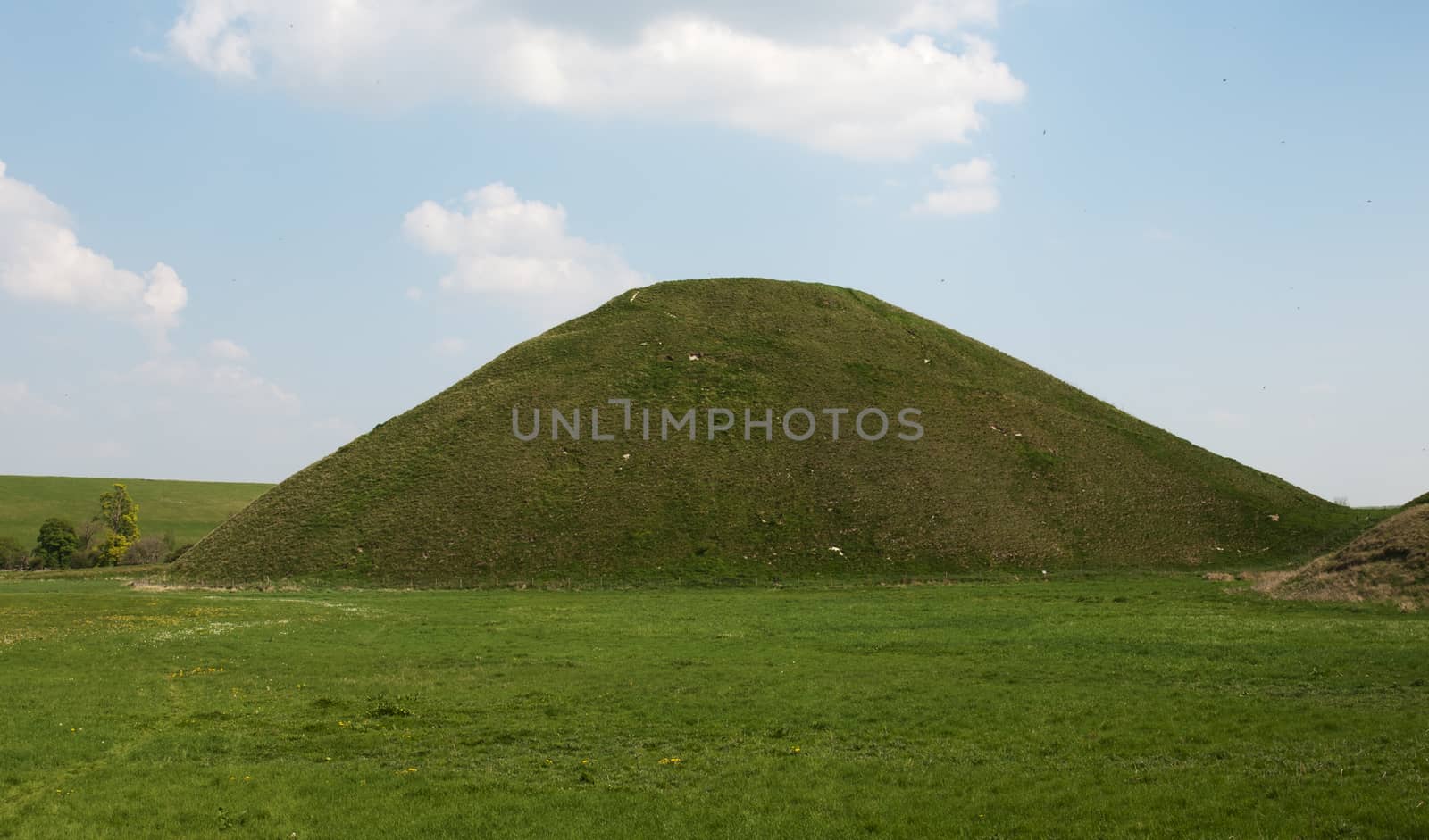 Silbury Hill by TimAwe