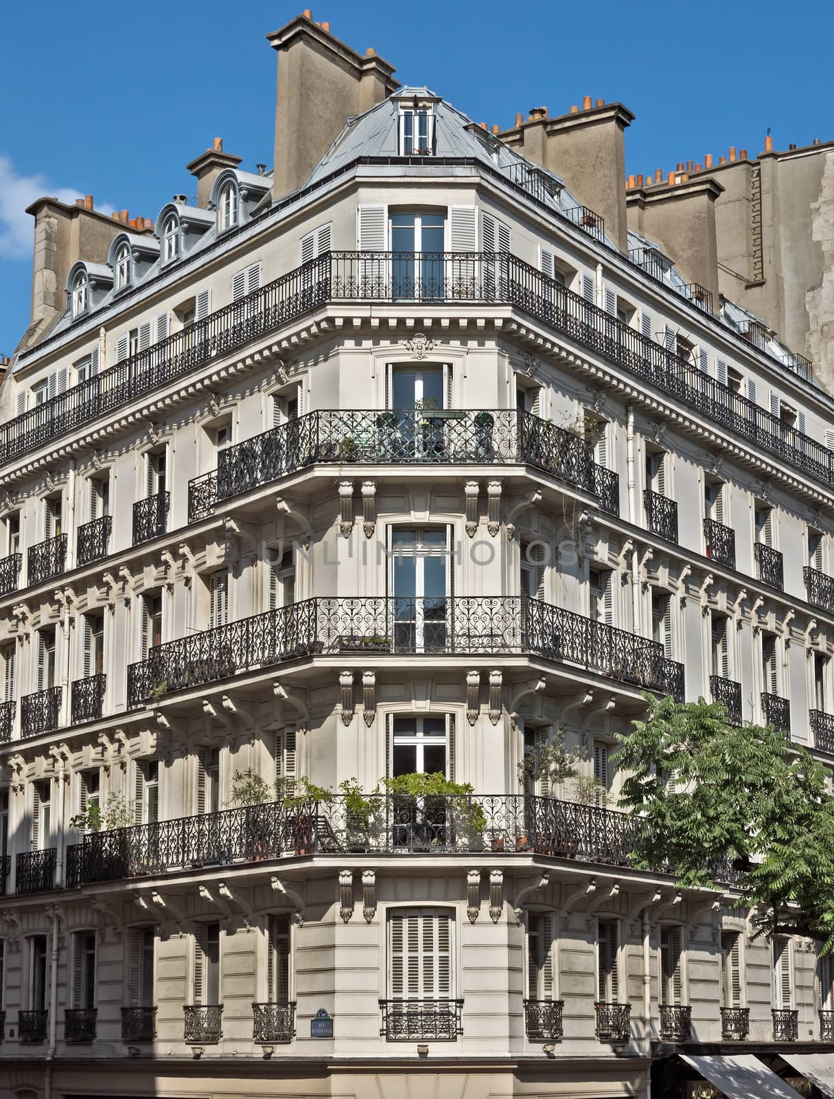 PARIS, FRANCE - JUNE 11, 2014: View of the parisian architecture on the Left Bank.

Paris, France - June 11, 2014: View of the parisian architecture on the Left Bank.