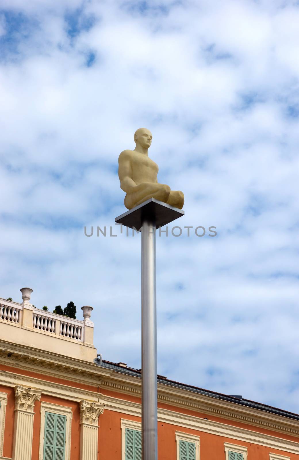 NICE, FRANCE - APRIL 27: The new lamps on the Place Massena on April 27, 2013 in Nice, France. Artwork "Conversation a Nice" von Jaume Plensa

Nice, France - April 27, 2013: The new lamps on the Place Massena. Artwork "Conversation a Nice" von Jaume Plensa
