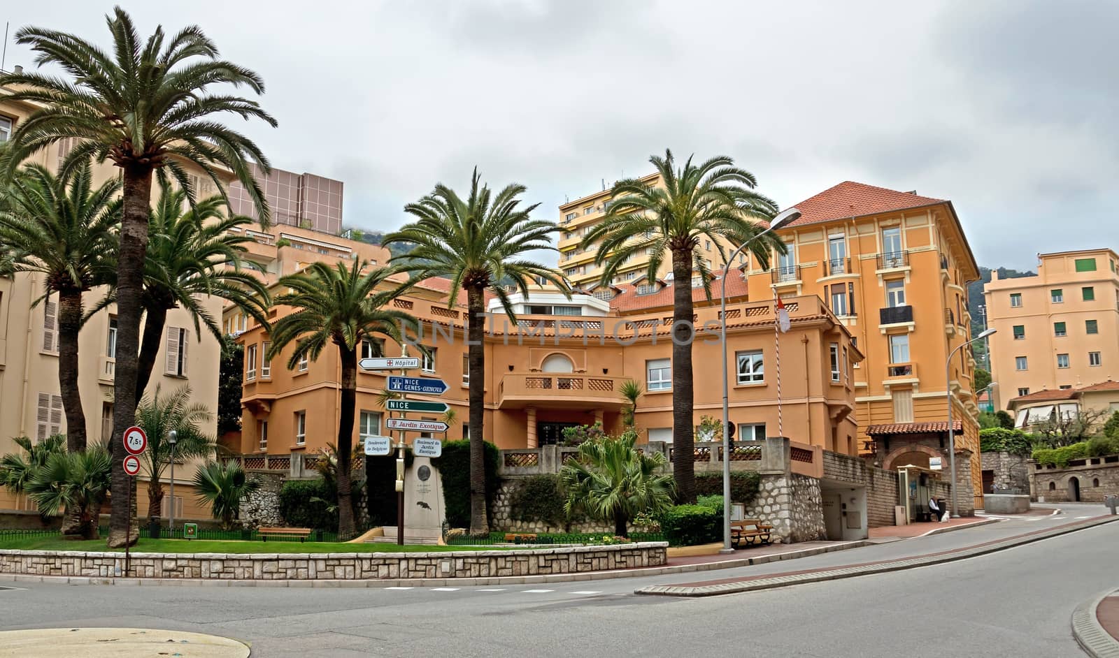 MONTE CARLO, MONACO - APRIL 28: The architecture of buildings near Casino on April 28, 2013 in Monte Carlo, Monaco. 

Monte Carlo, Monaco - April 28, 2013: The architecture of buildings near Casino.