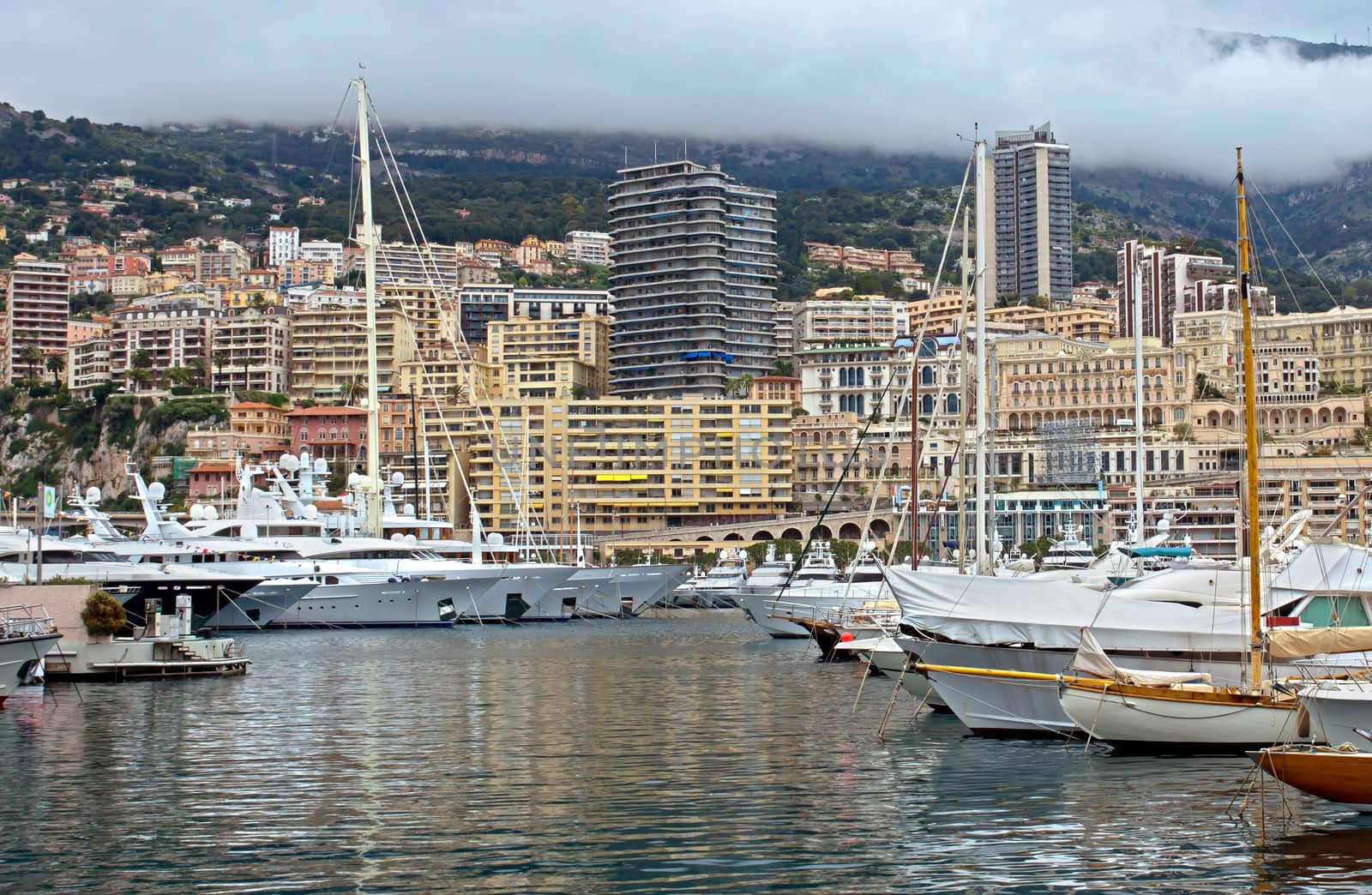 MONTE CARLO, MONACO - APRIL 28: Fashionable yachts in the port Hercules on April 28, 2013 in Monte Carlo, Monaco. 

Monte Carlo, Monaco - April 28, 2013: Fashionable yachts in the port Hercules.