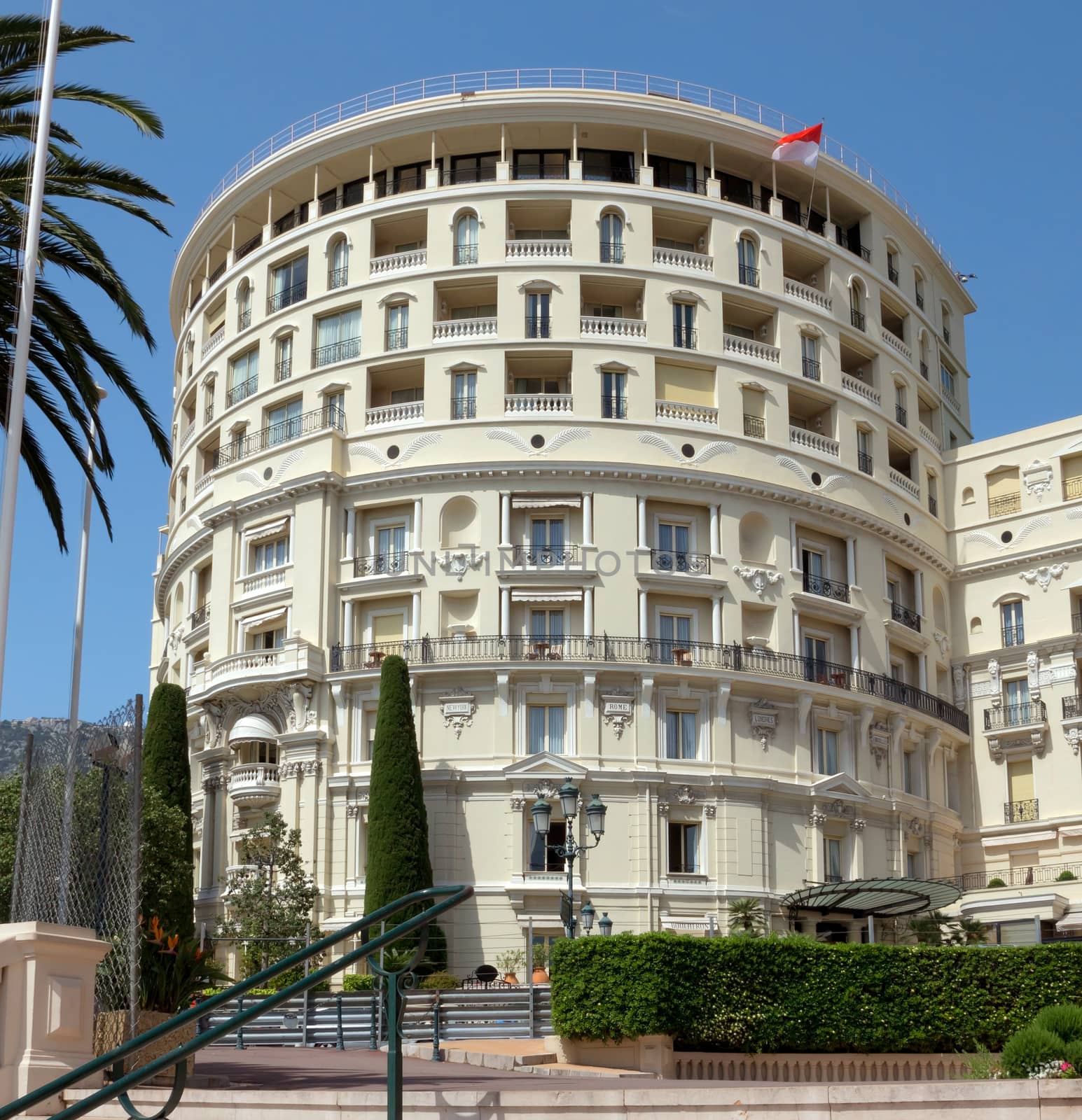 MONTE CARLO, MONACO - MAY 1: Hotel de Paris on May 1, 2013 in Monte Carlo, Monaco. Hotel de Paris - a luxury resort hotel in the heart of Monaco on the Mediterranean coast, built in 1864.

Monte Carlo, Monaco - May 1, 2013: Hotel de Paris - a luxury resort hotel in the heart of Monaco on the Mediterranean coast, built in 1864.
