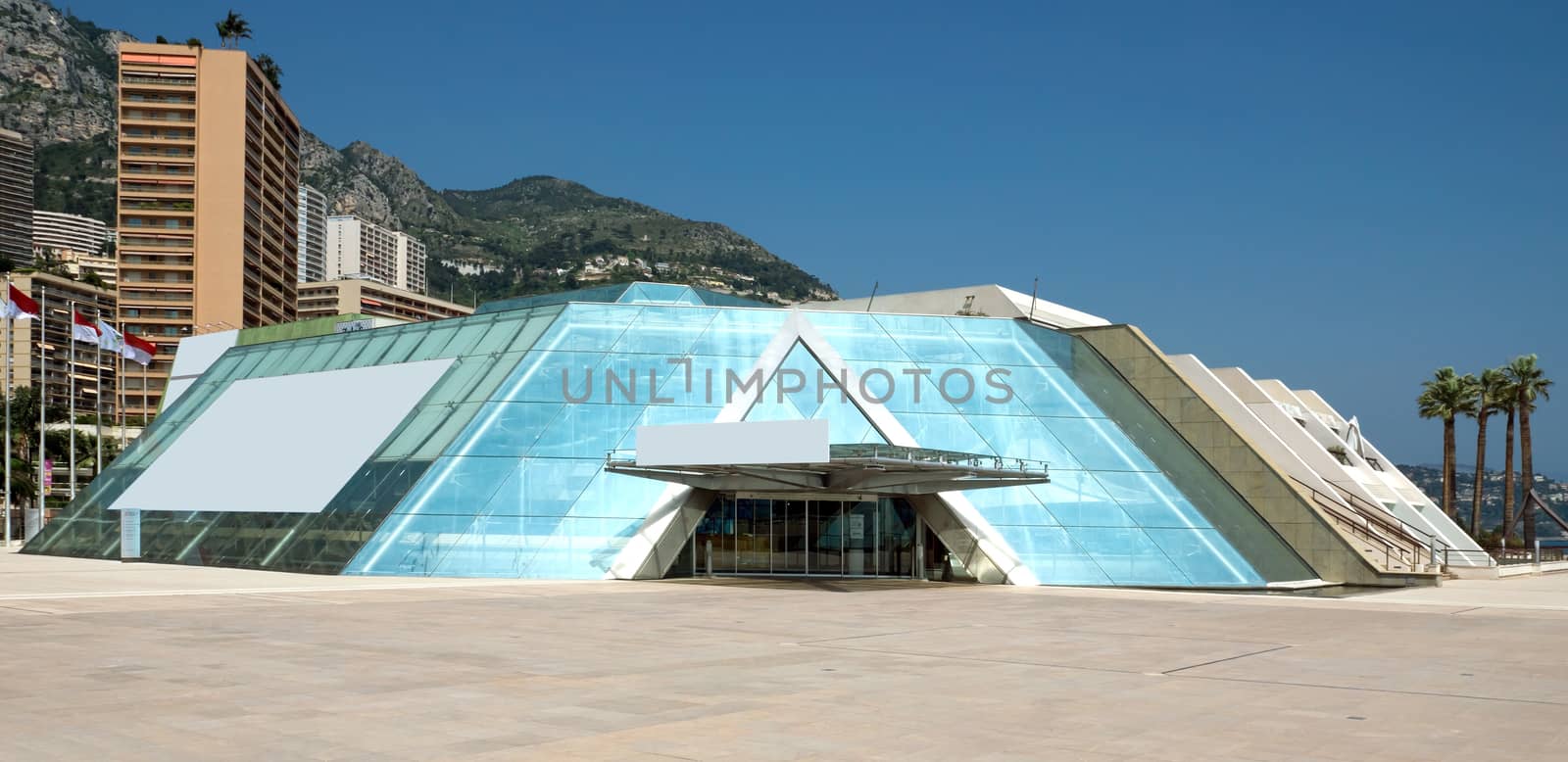 MONTE CARLO, MONACO - MAY 1: Grimaldi Forum on May 1, 2013 in Monte Carlo, Monaco. Grimaldi Forum is a conference and congress centre located on the seafront of eastern beach Larvotto.

Monte Carlo, Monaco - May 1, 2013: Grimaldi Forum is a conference and congress centre located on the seafront of eastern beach Larvotto.