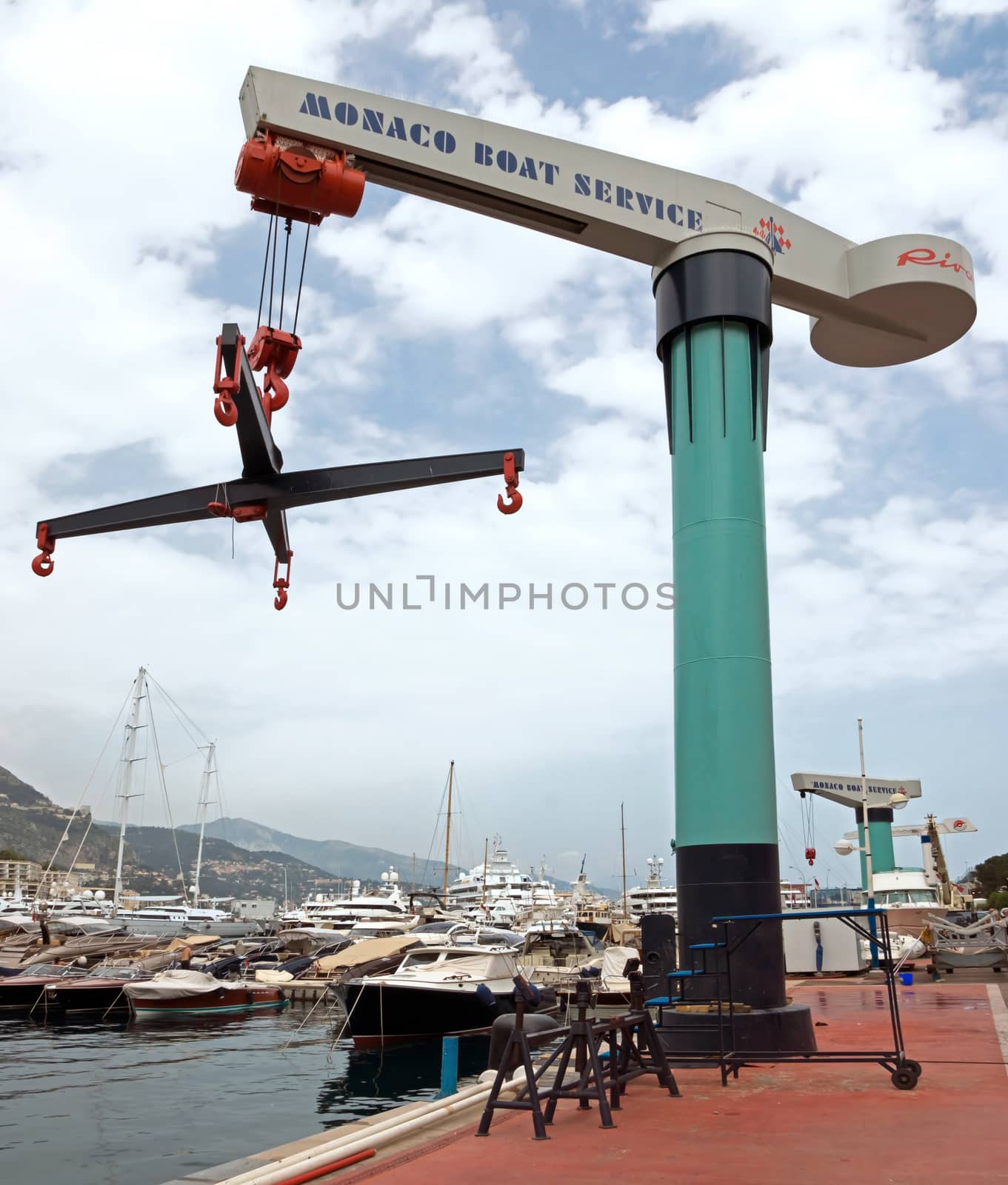 MONTE CARLO, MONACO - MAY 1: Crane lifting boats at the port of Monaco on May 1, 2013 in Monte Carlo, Monaco. 

Monte Carlo, Monaco - May 1, 2013: Crane lifting boats at the port of Monaco.