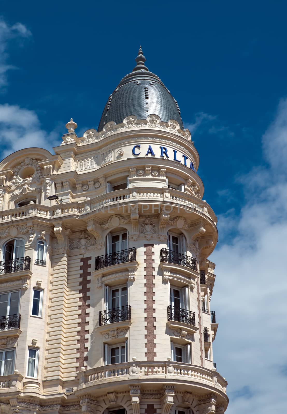 CANNES, FRANCE - MAY 6: Luxury hotel Inter Continental Carlton on May 6, 2013 in Cannes, France. It features 343 rooms. Located on the famous La Croisette

Cannes, France - May 6, 2013: Luxury hotel Inter Continental Carlton. It features 343 rooms. Located on the famous La Croisette