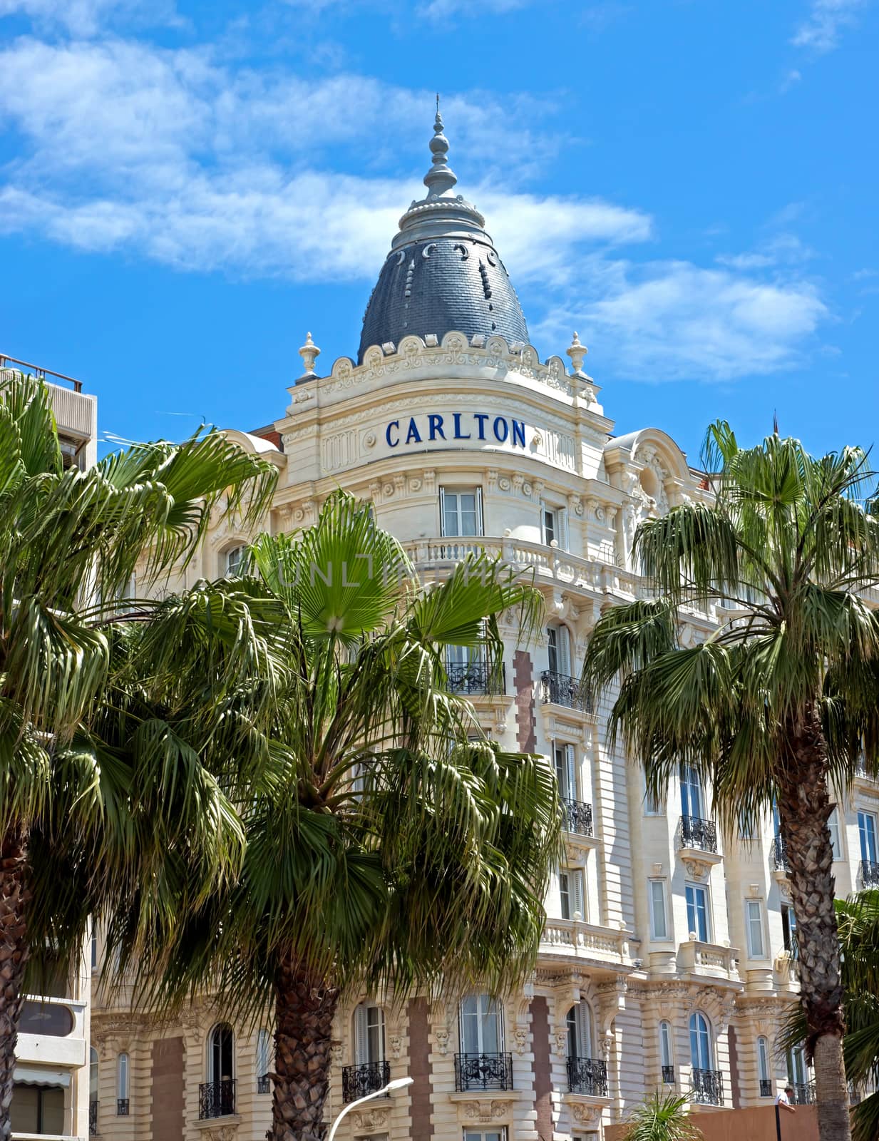 CANNES, FRANCE - MAY 6: Luxury hotel Inter Continental Carlton on May 6, 2013 in Cannes, France. It features 343 rooms. Located on the famous La Croisette

Cannes, France - May 6, 2013: Luxury hotel Inter Continental Carlton. It features 343 rooms. Located on the famous La Croisette