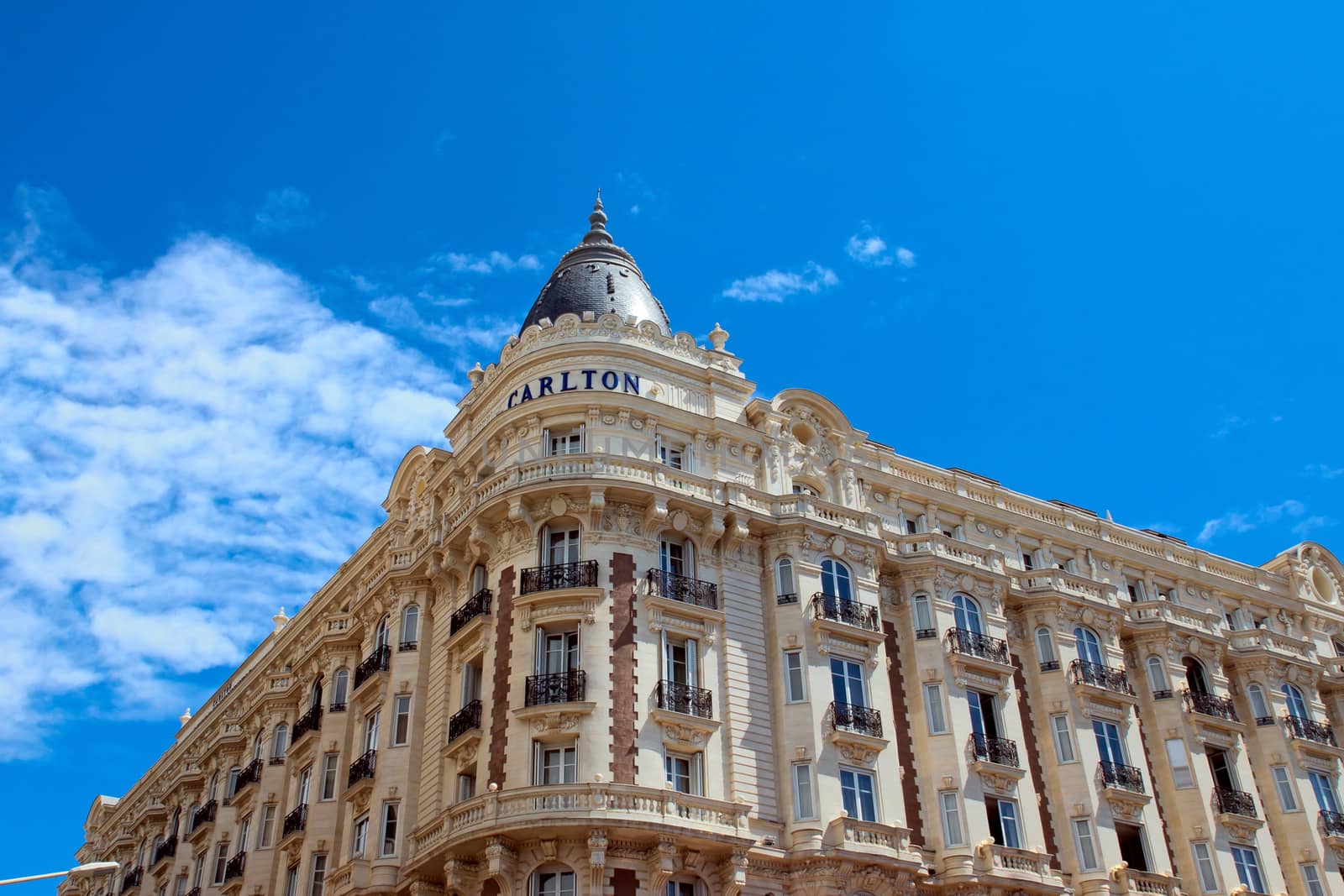 CANNES, FRANCE - MAY 6: Luxury hotel "Inter Continental Carlton" on May 6, 2013 in Cannes, France. Features 343 rooms, located on the famous "La Croisette" Boulevard in Cannes, French Riviera.

Cannes, France - May 6, 2013: Luxury hotel "Inter Continental Carlton". Features 343 rooms, located on the famous "La Croisette" Boulevard in Cannes, French Riviera.