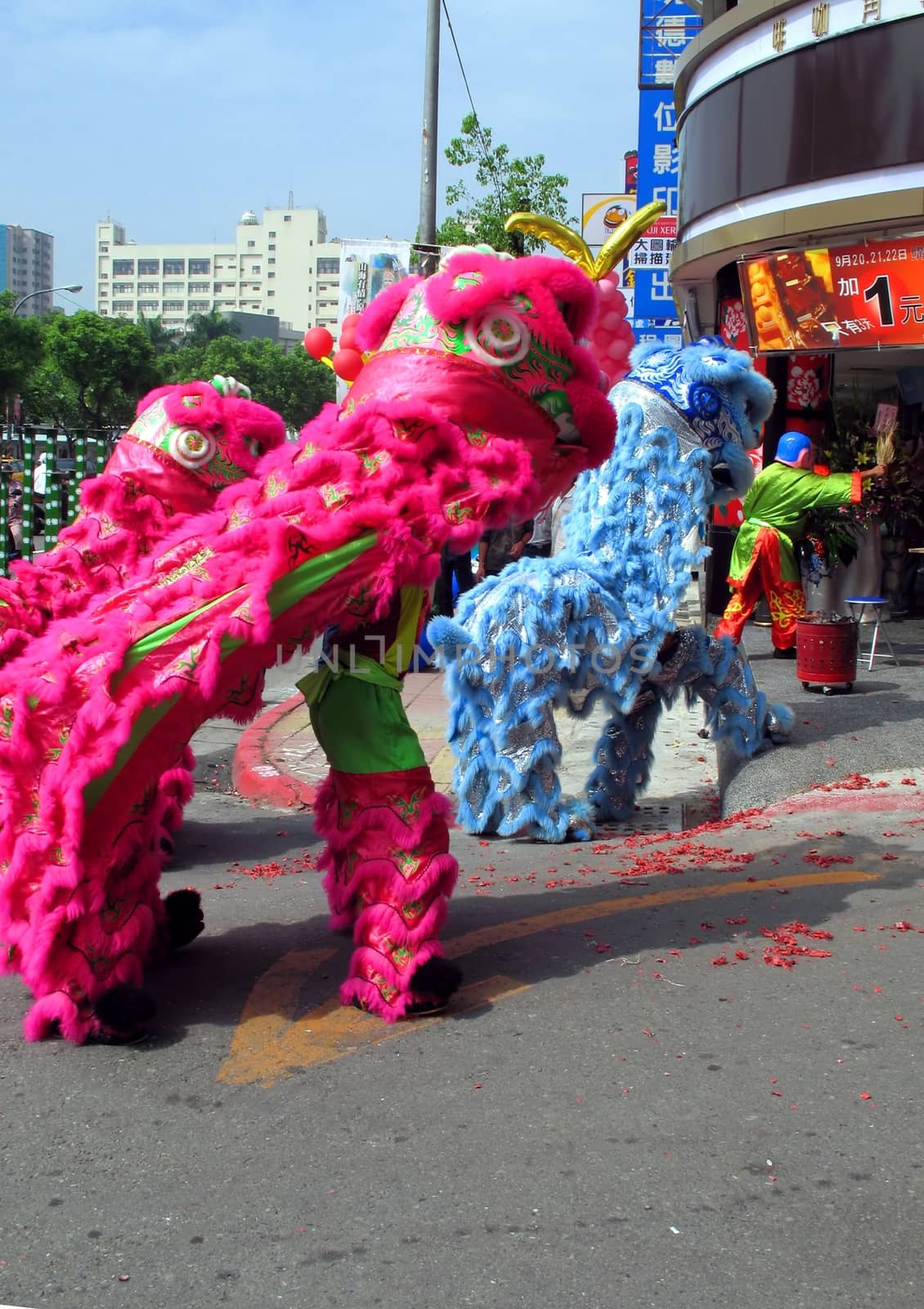 Chinese Lion Dancers in southern Taiwan by shiyali