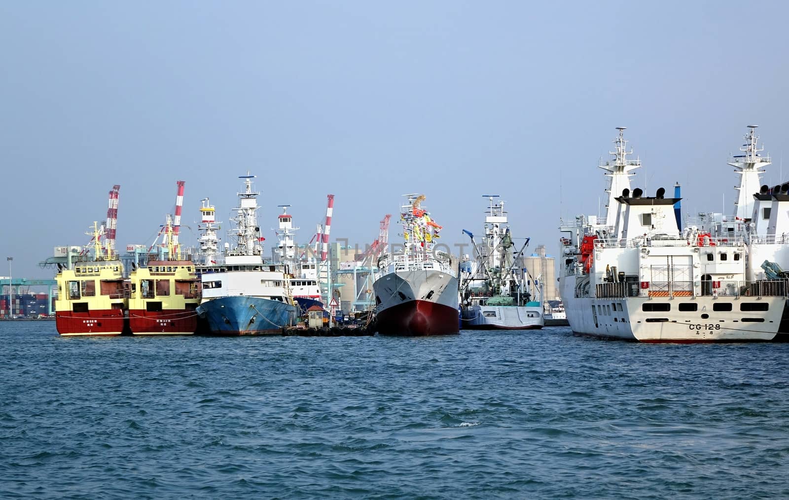 Local Shipyard at Kaohsiung Harbor by shiyali