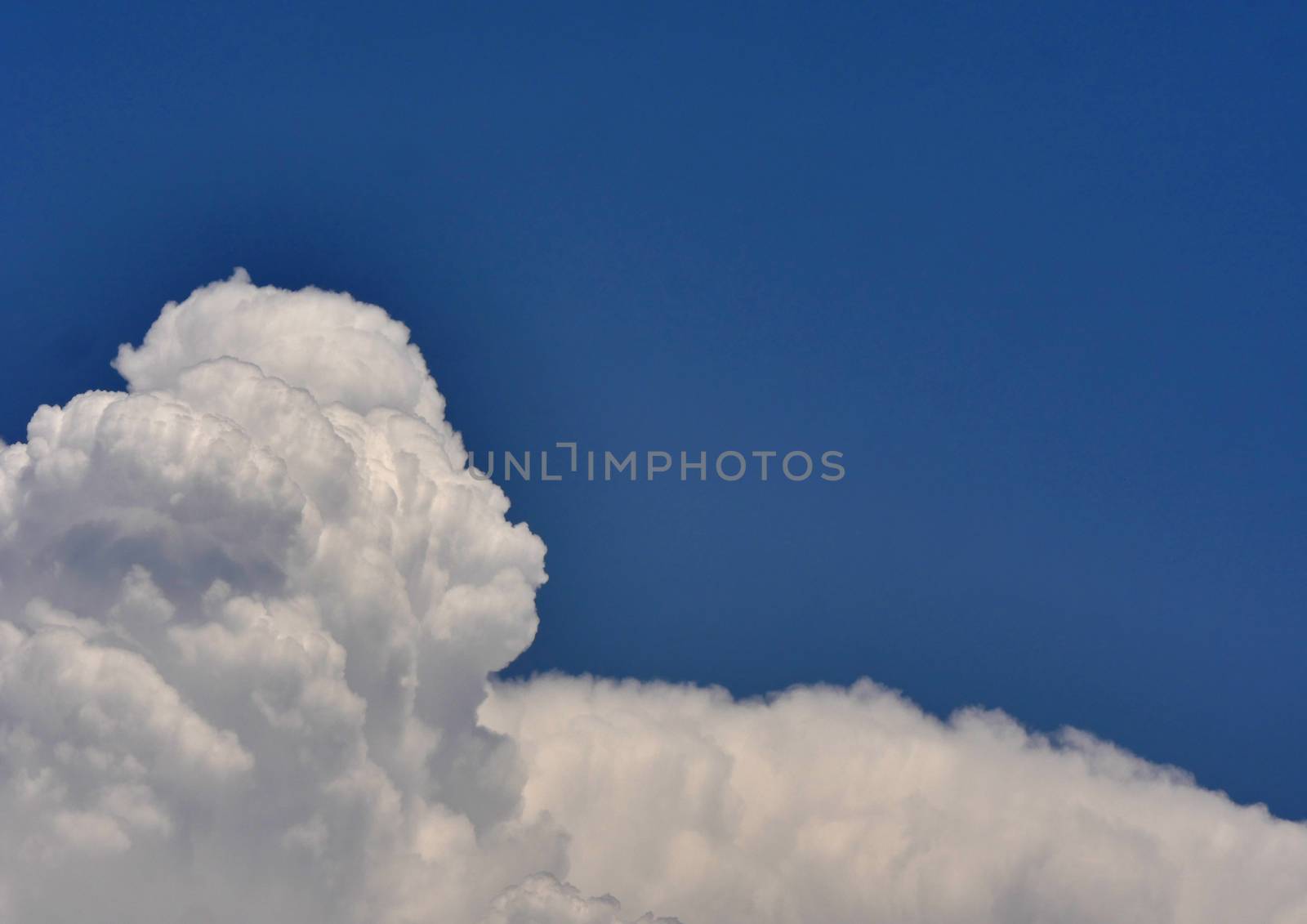 zoom big clouds in blue sky landscape