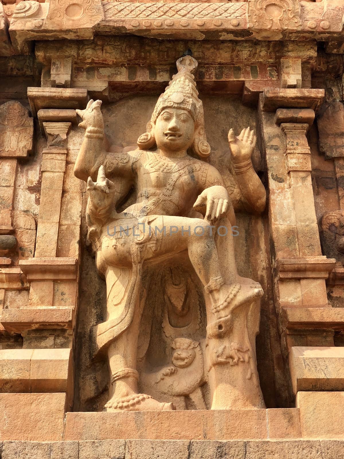 Majestic view of monolithic god sculpture at Brihadeeswar temple