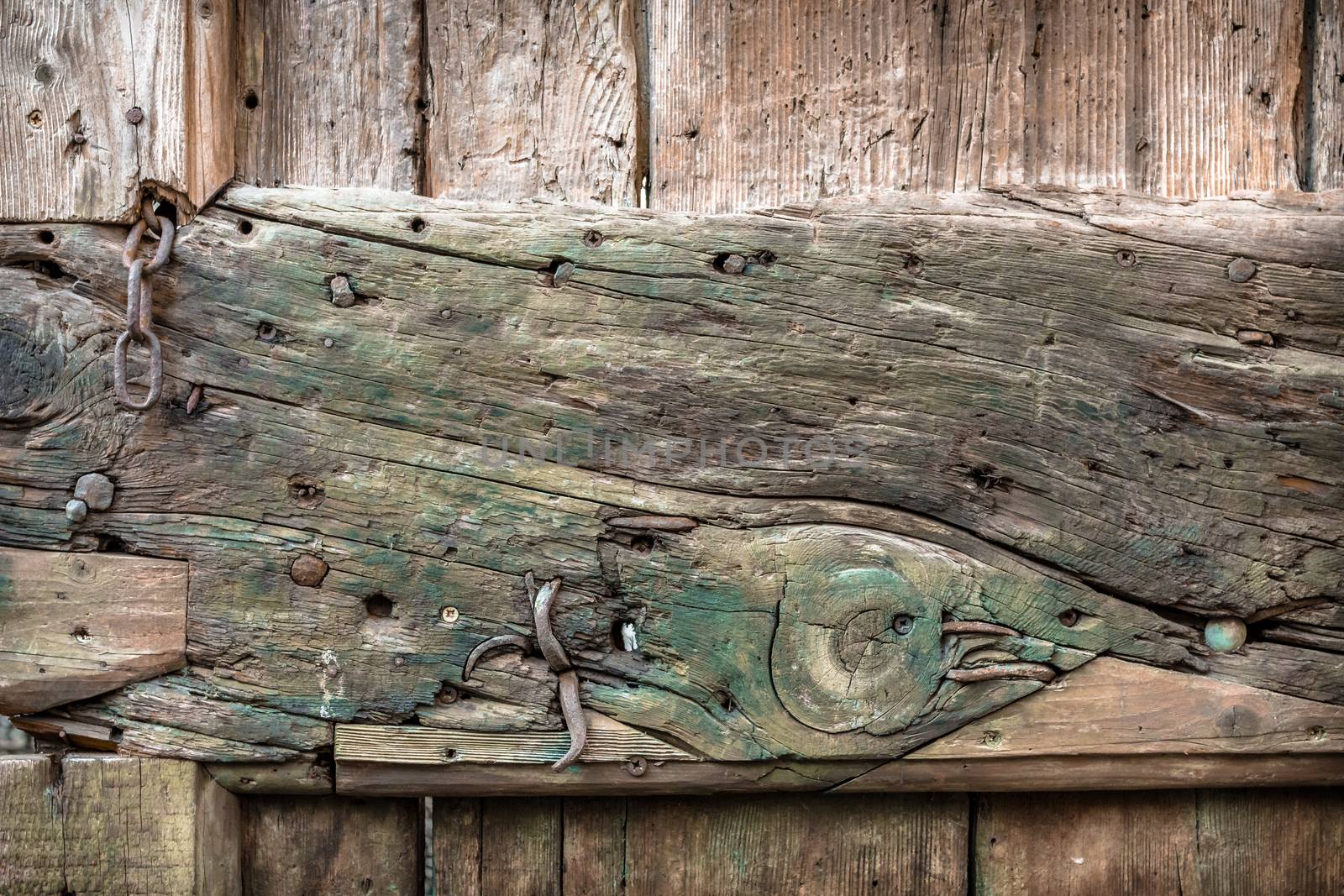 Details of an old door belonging to a historic palace.