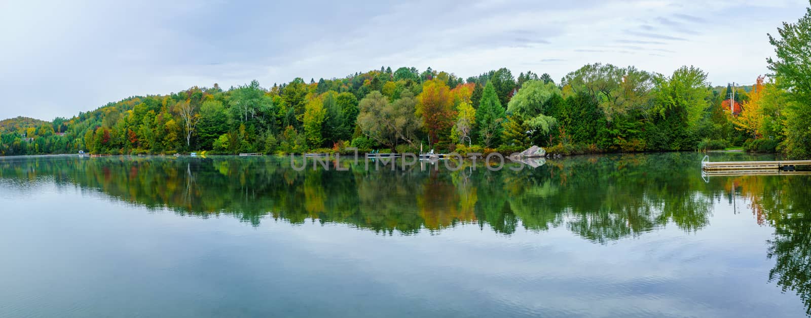 Lac Rond lake, in Sainte-Adele by RnDmS