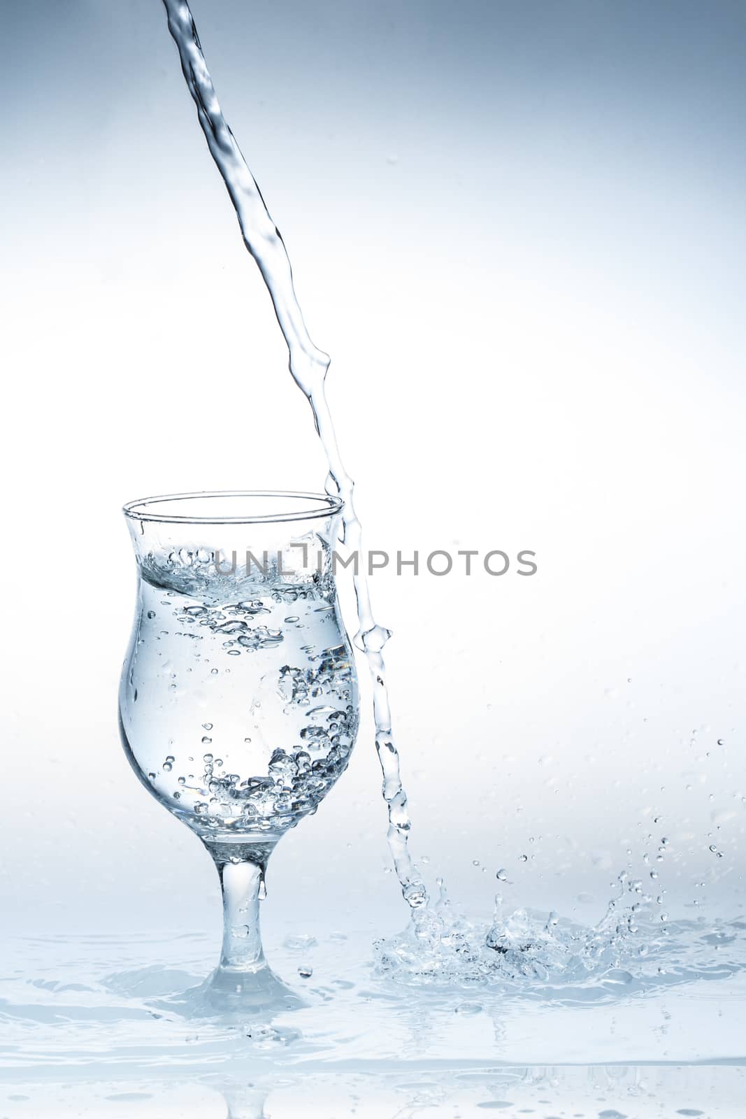 Pour water glass