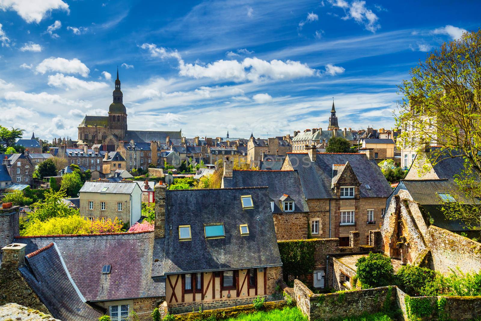 The picturesque medieval port of Dinan on the Rance Estuary, Brittany (Bretagne), France