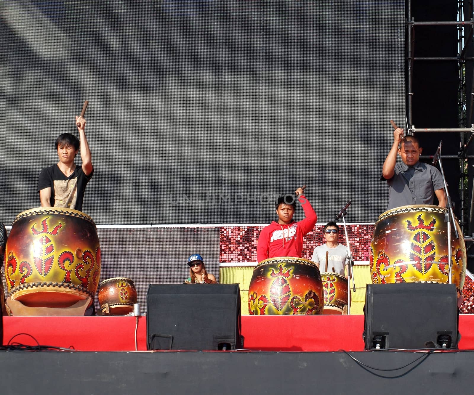 KAOHSIUNG, TAIWAN - FEBRUARY 23: Native Taiwanese drummers perform for the 2013 Kaohsiung Lantern Festival on February 23, 2013 in Kaohsiung.
