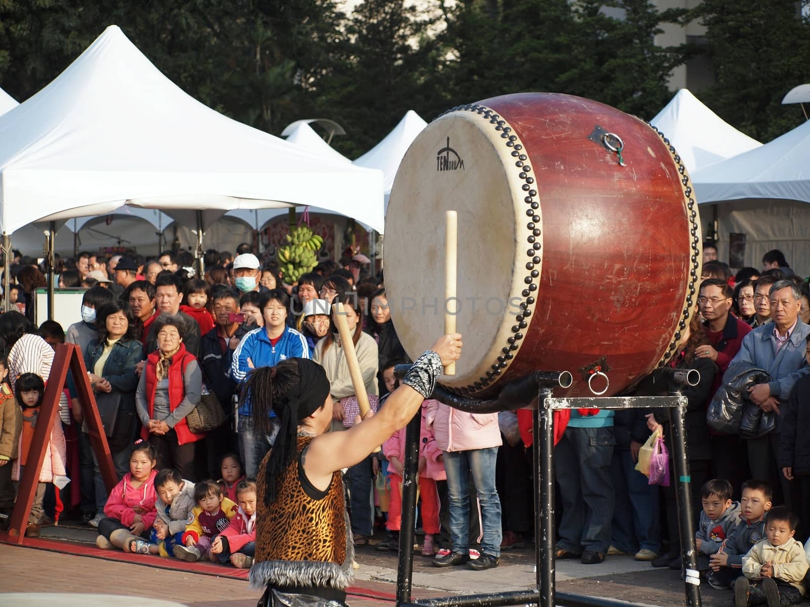 Japanese Drummers Perform in Kaohsiung, Taiwan by shiyali