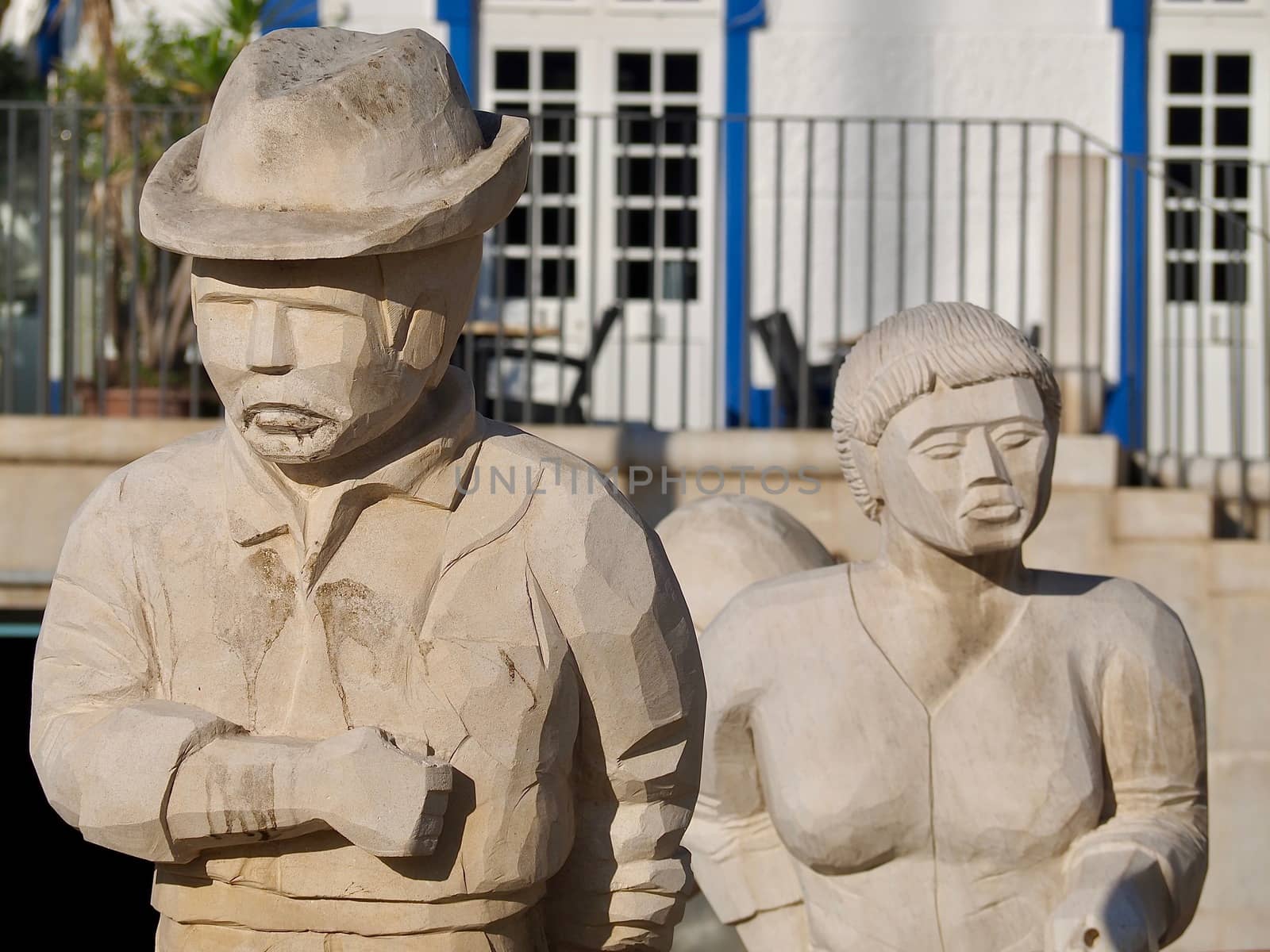Sculptures of a fisher family in Albufeira in Portugal by Stimmungsbilder