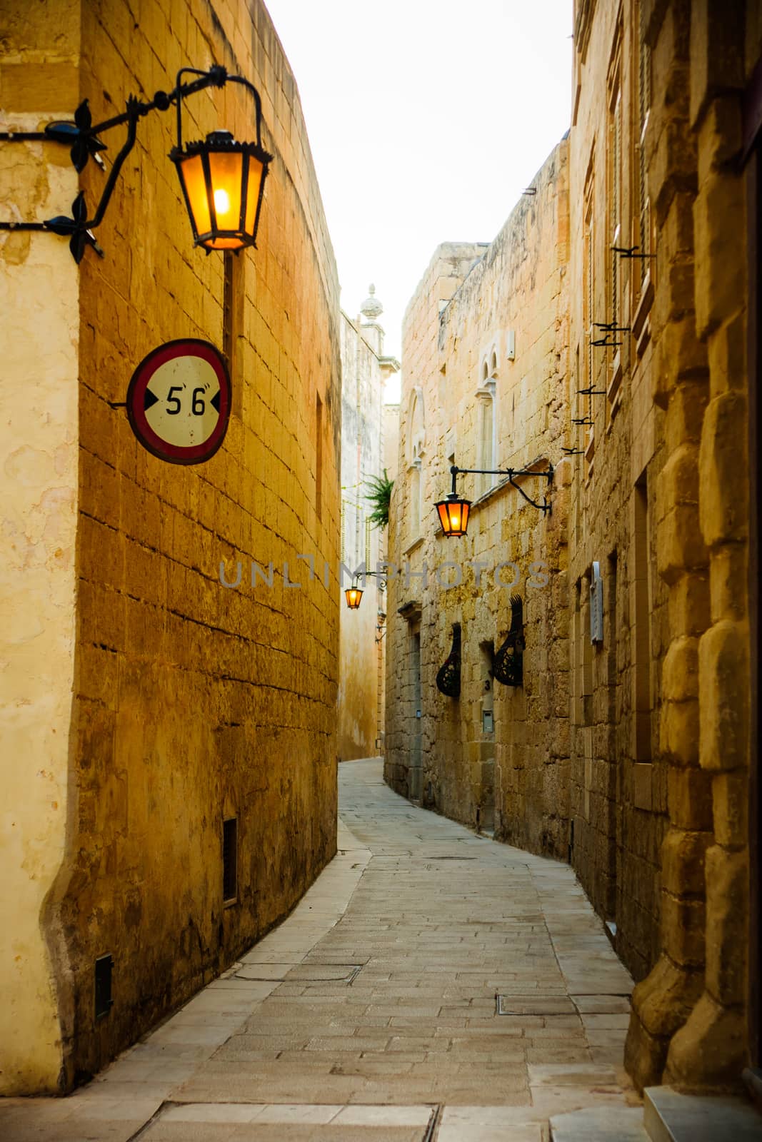 Alley in Mdina by RnDmS