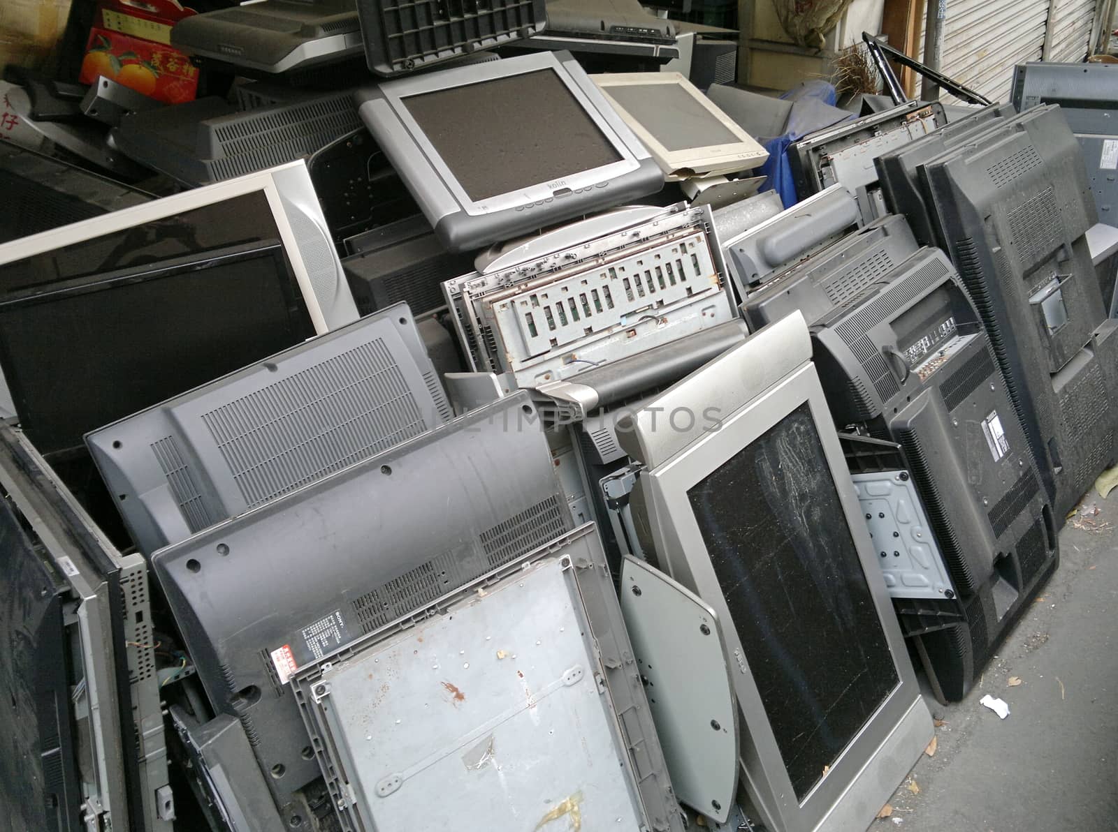 Recycling Old Flat Panel Televisions by shiyali