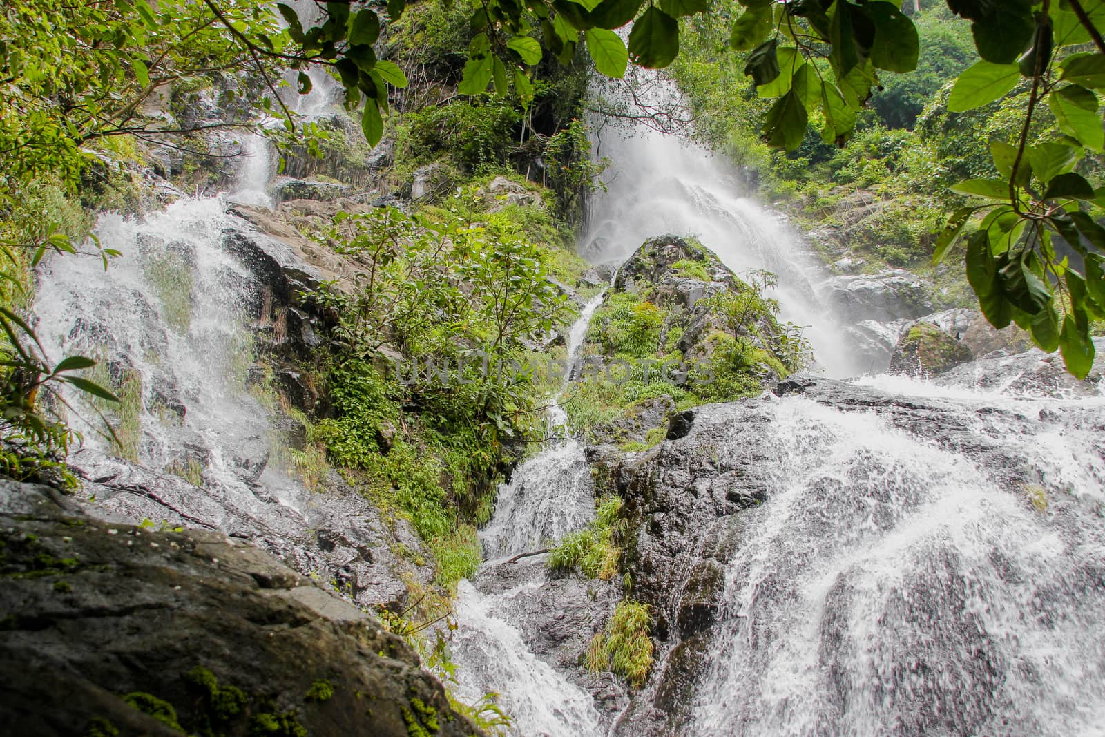 Krok E Dok Waterfall. by suthipong