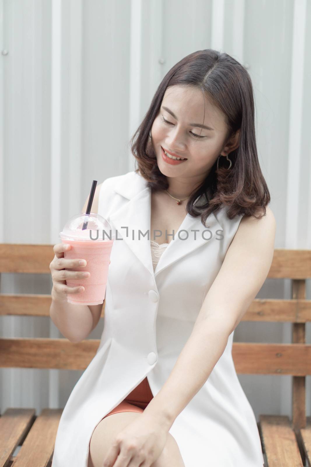 Closeup woman drinking strawberry smoothie and cake with green n by pt.pongsak@gmail.com