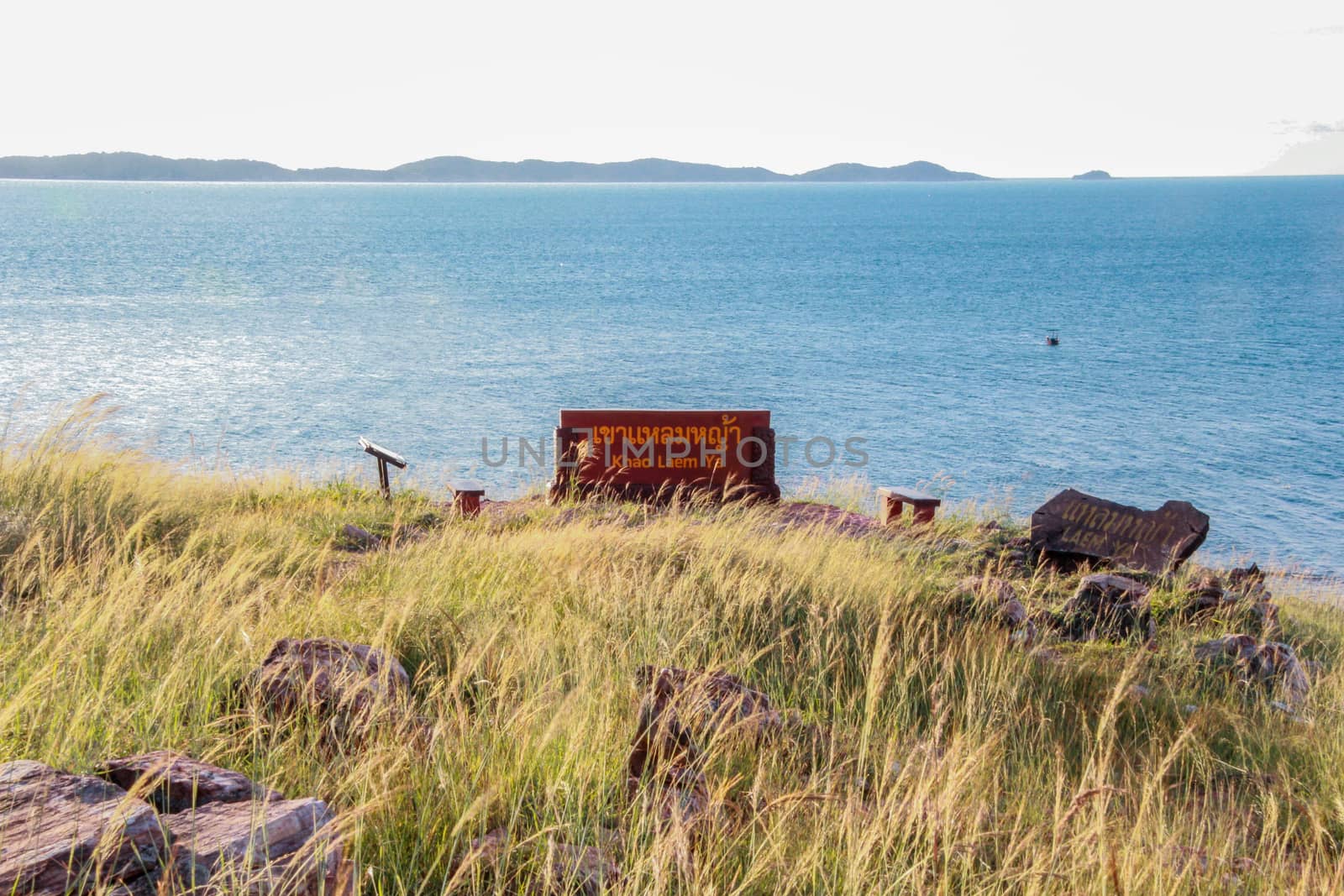 KHAO-LAEM-YA,RAYONG,THAILAND -NOVEMBER 26,2015 :  Place recommendation sign Of Khao Laem Ya Viewpoint.