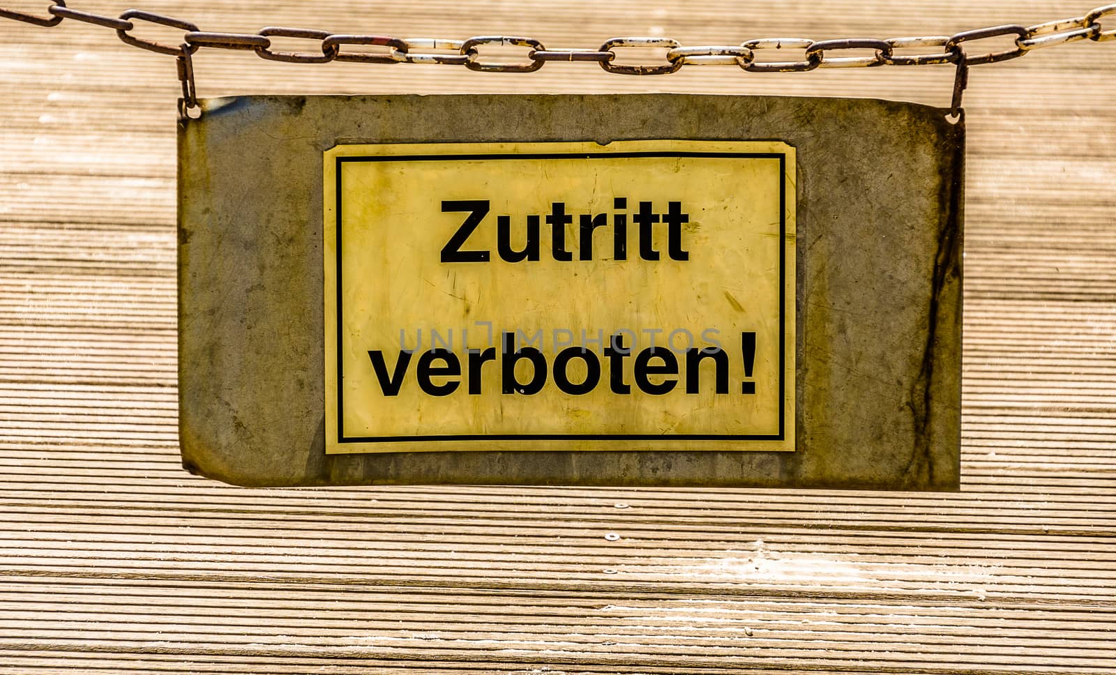 Sign with the label "Admission forbade" in german language