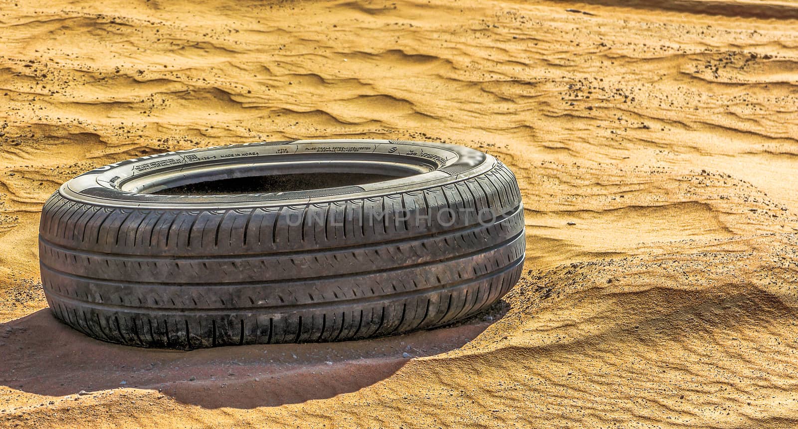 tyres in desert in Oman  by geogif