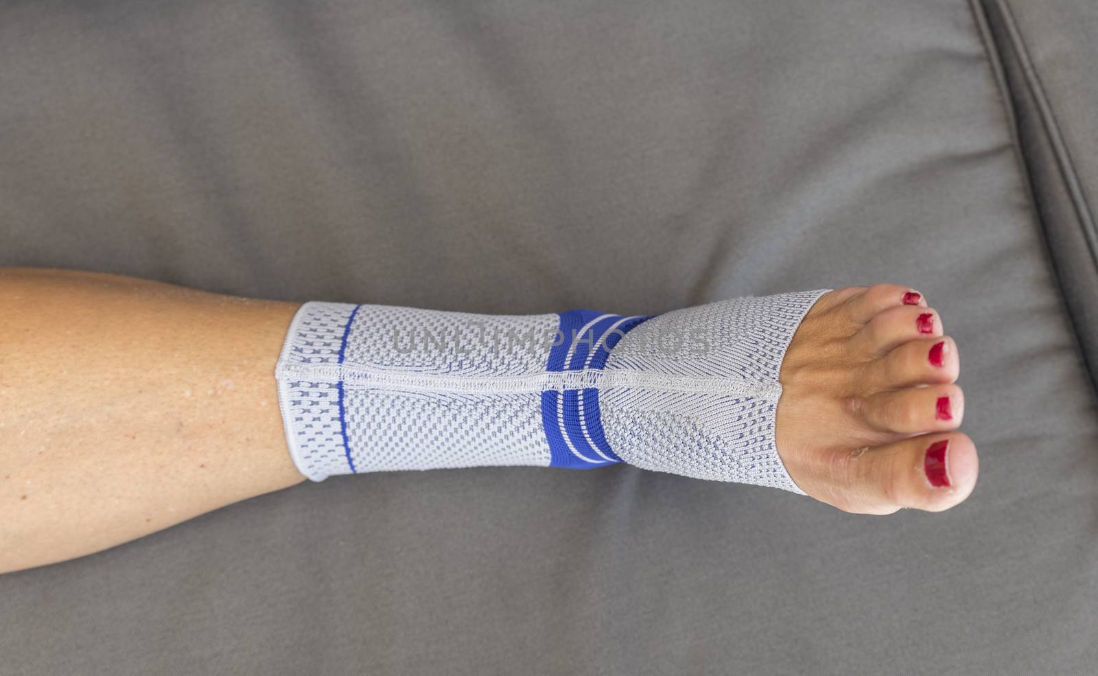 Leg in a a heel brace to prevent haglundse and protect the Achilles tendon