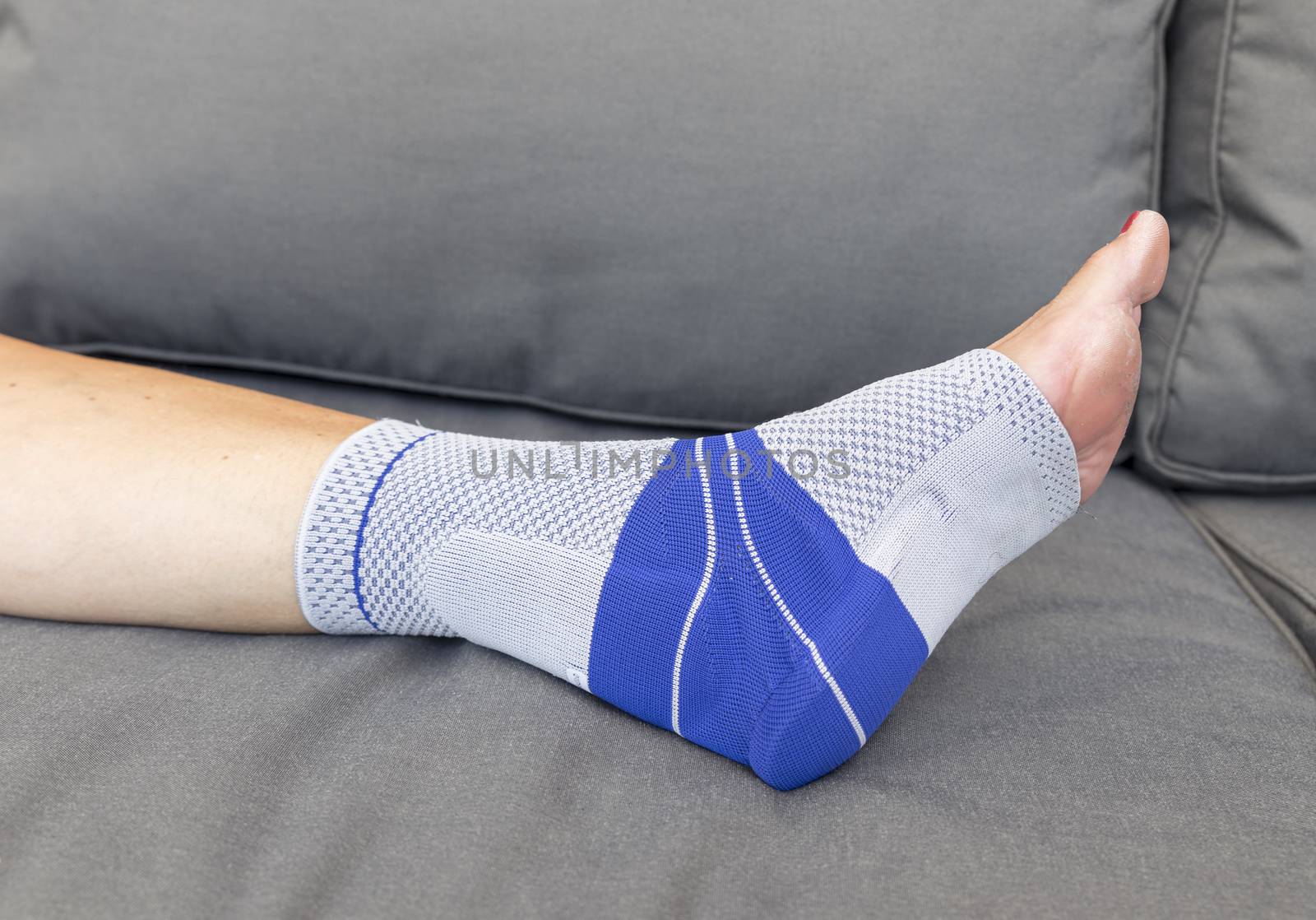 Leg in a a heel brace to prevent haglundse and protect the Achilles tendon