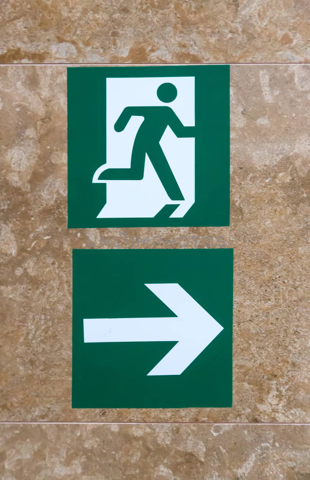 Pointer on the wall indicating the direction of movement to the exit of the room.