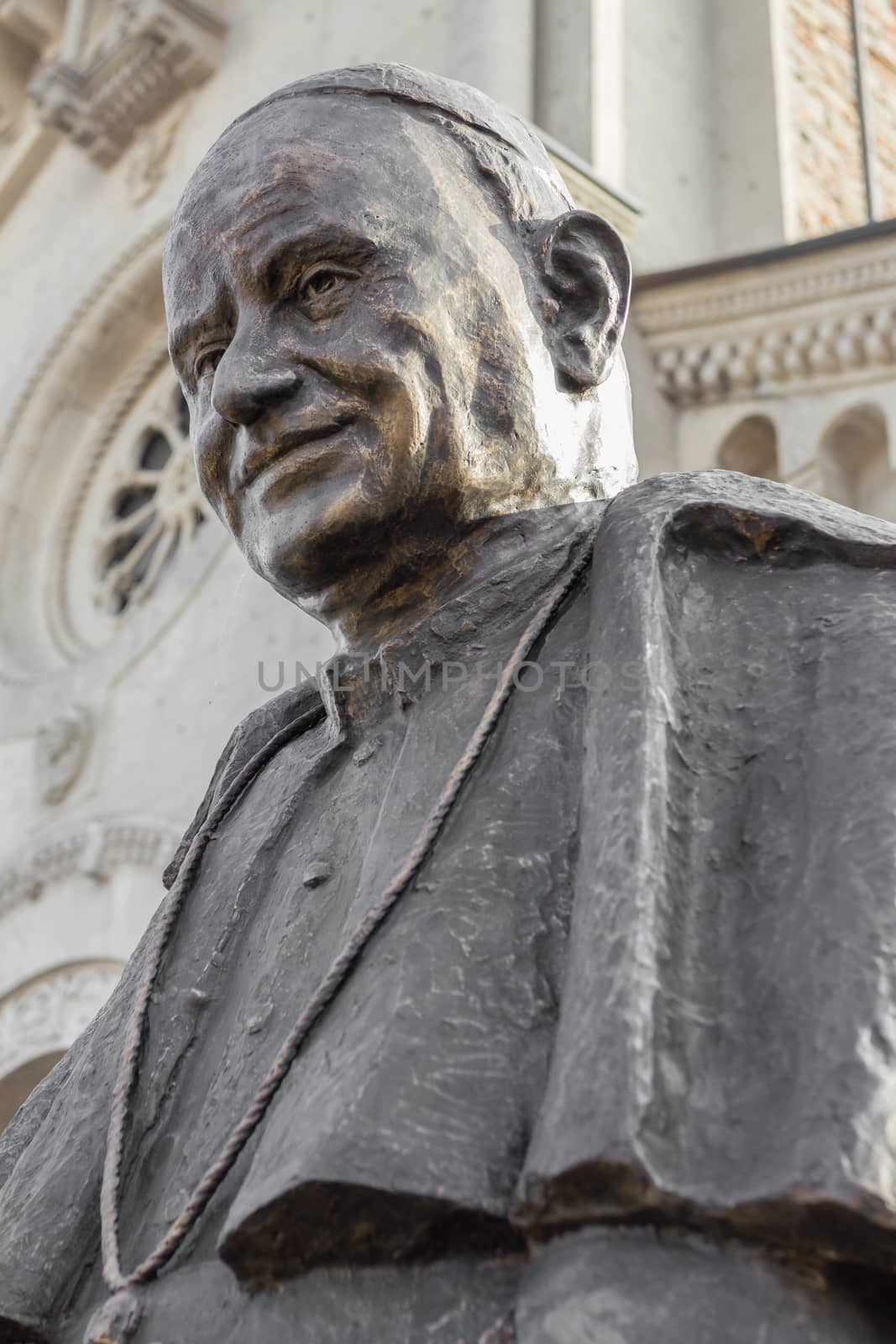 Statue of Pope John XIII with an Italian church in the background