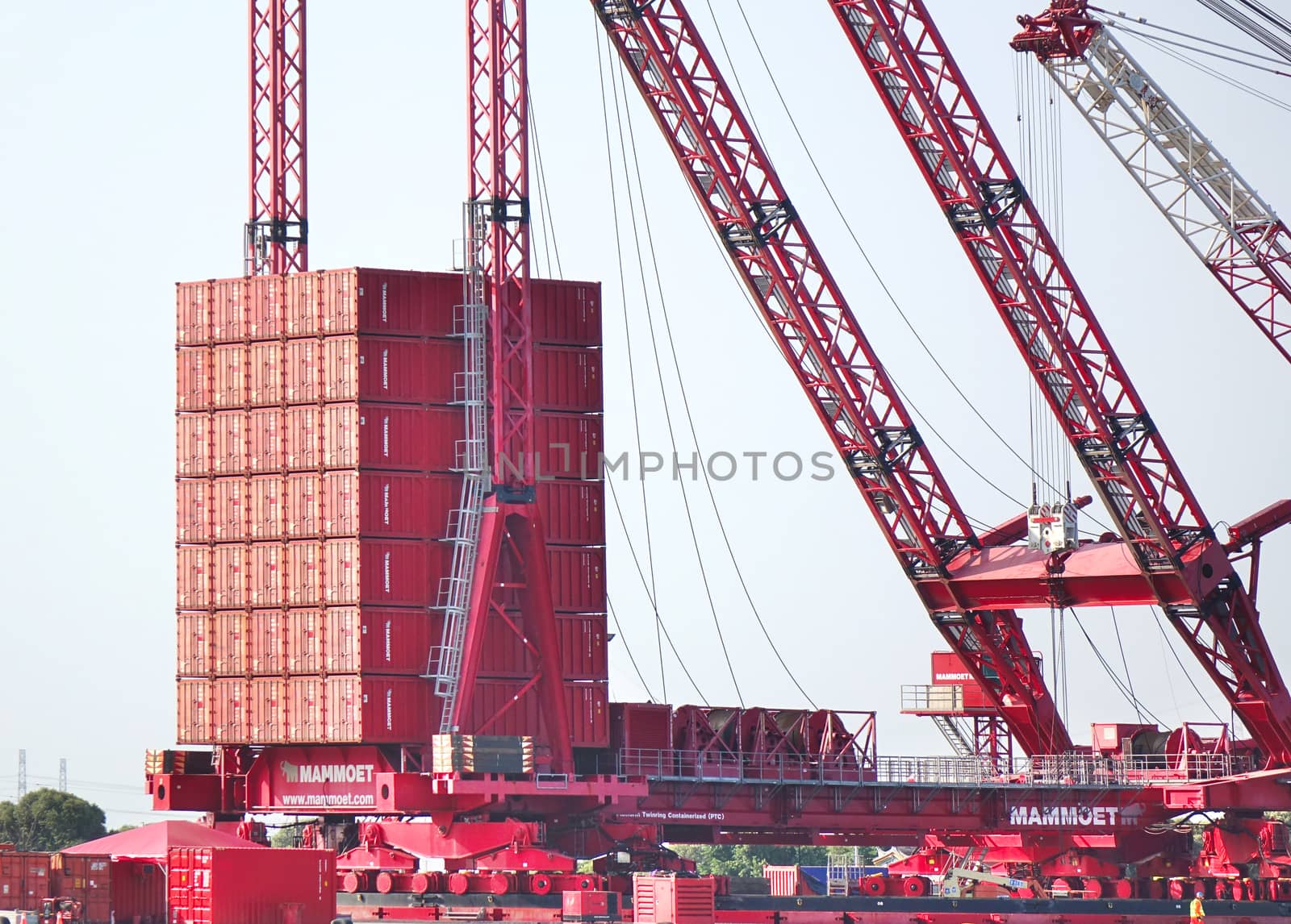 Large Container Facility under Construction by shiyali