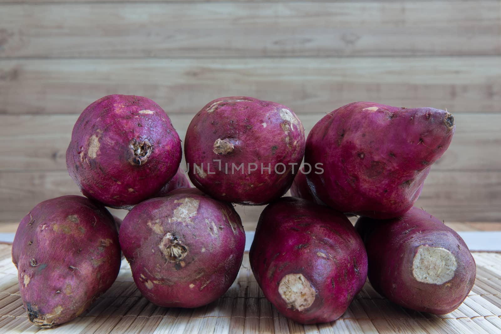 Raw sweet potatos freshly harvested from the farm.