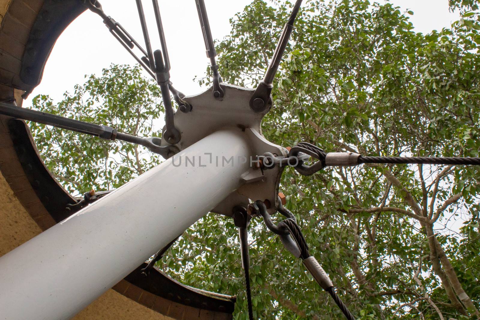 Wire rope slings fixing with roof in the playground for strength and tolerance.