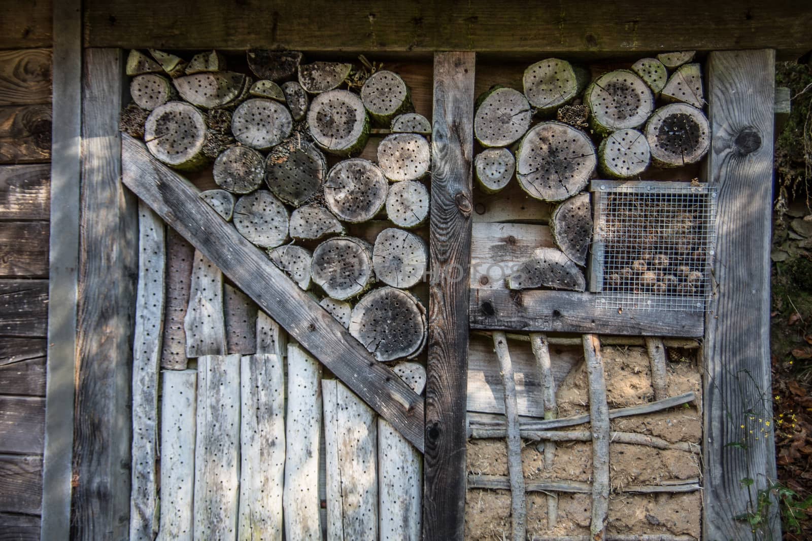 Insect nesting caves as an insect hotel