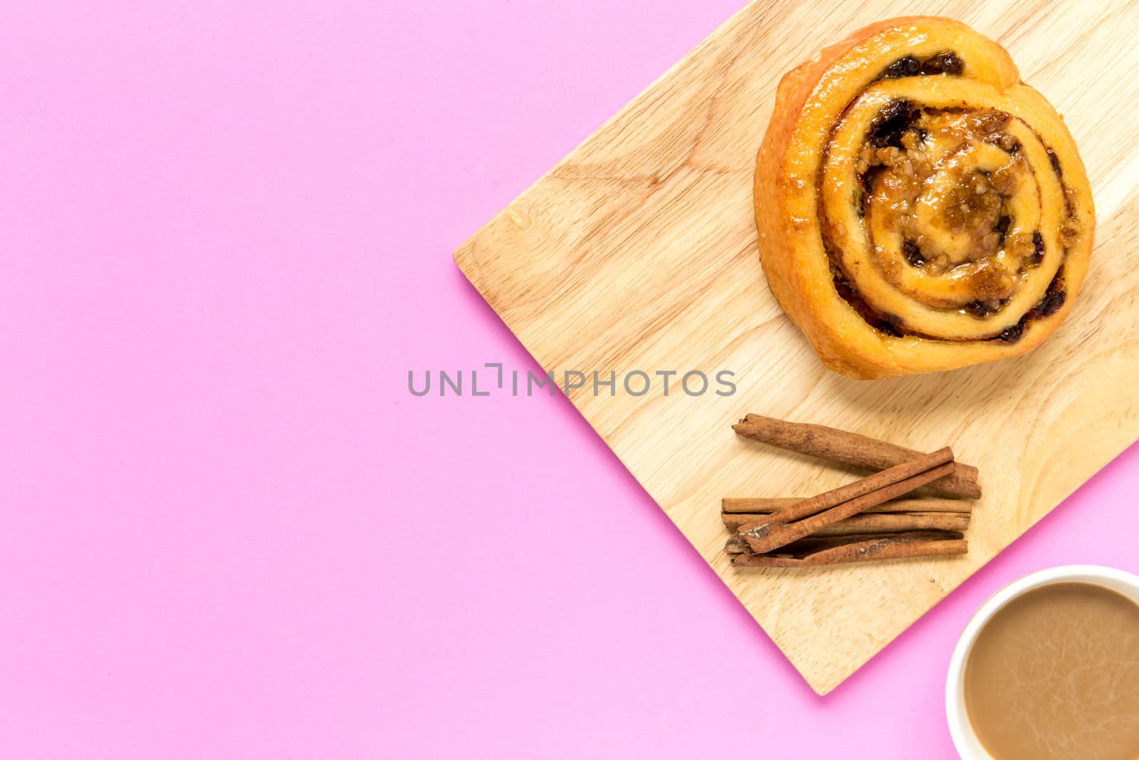 Cinnamon roll freshly made to eat with coffee for break.